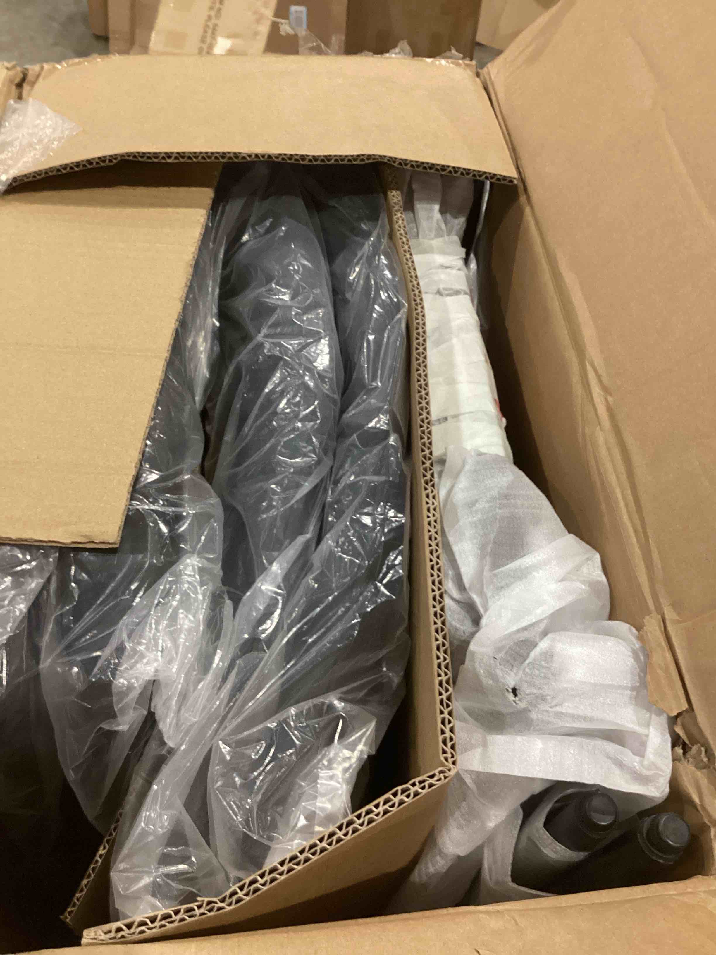 https://s3.amazonaws.com/lotting-images-prod/bidfta/GRA2007640_1743693769415.jpeg