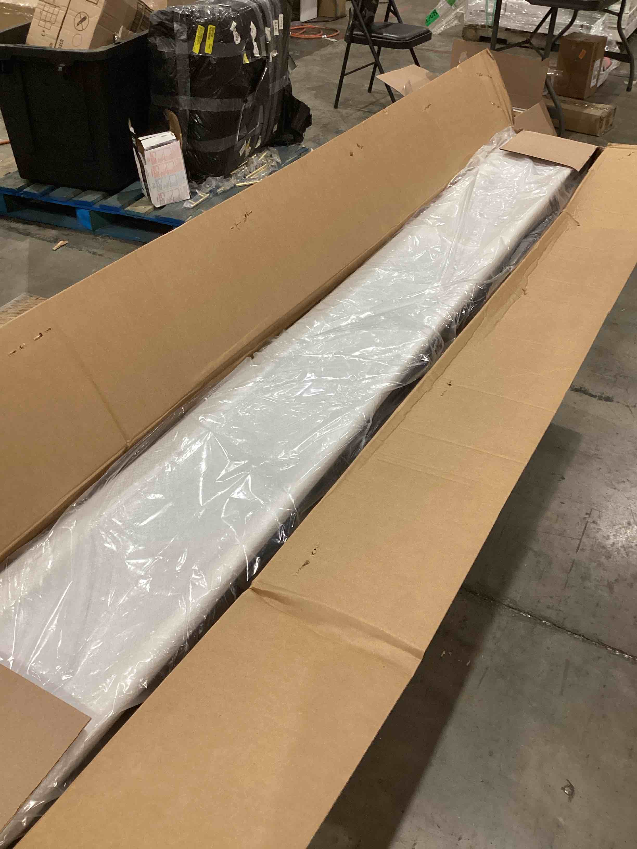 https://s3.amazonaws.com/lotting-images-prod/bidfta/GRA2007961_1744373368234.jpeg
