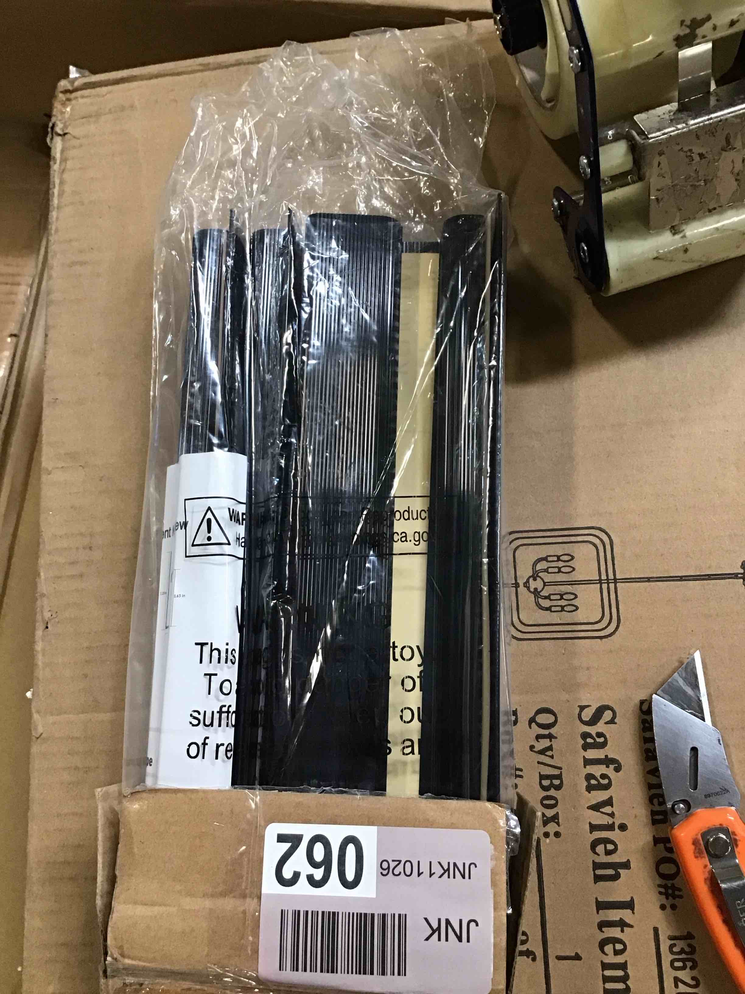 https://s3.amazonaws.com/lotting-images-prod/bidfta/GRA2023304_1746815958929.jpeg