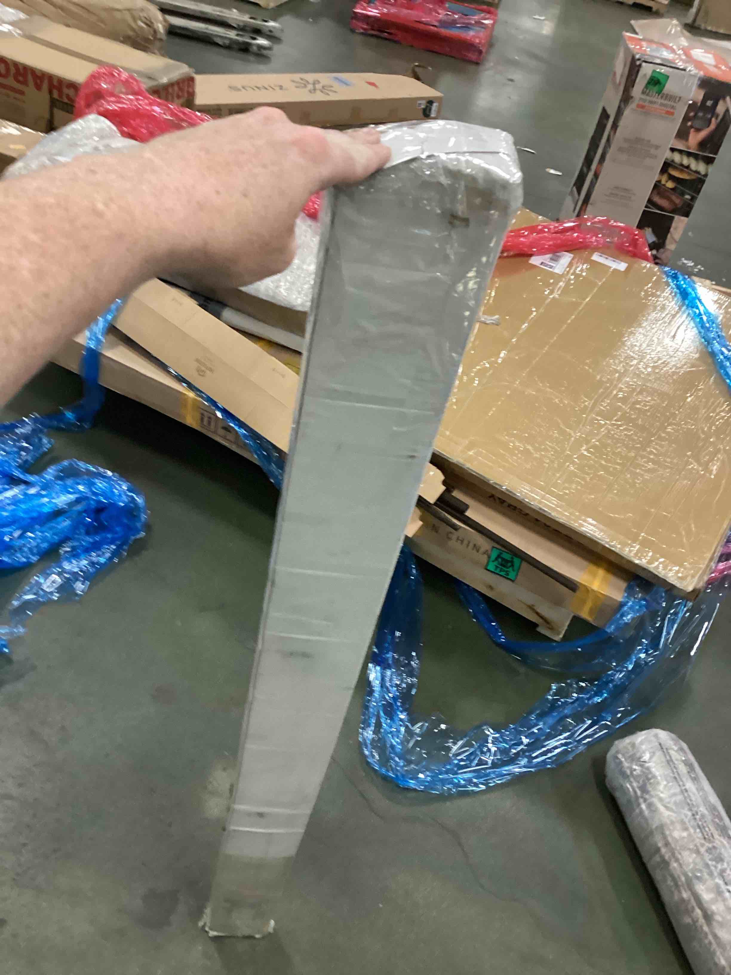 https://s3.amazonaws.com/lotting-images-prod/bidfta/GRA2024204_1747830387089.jpeg