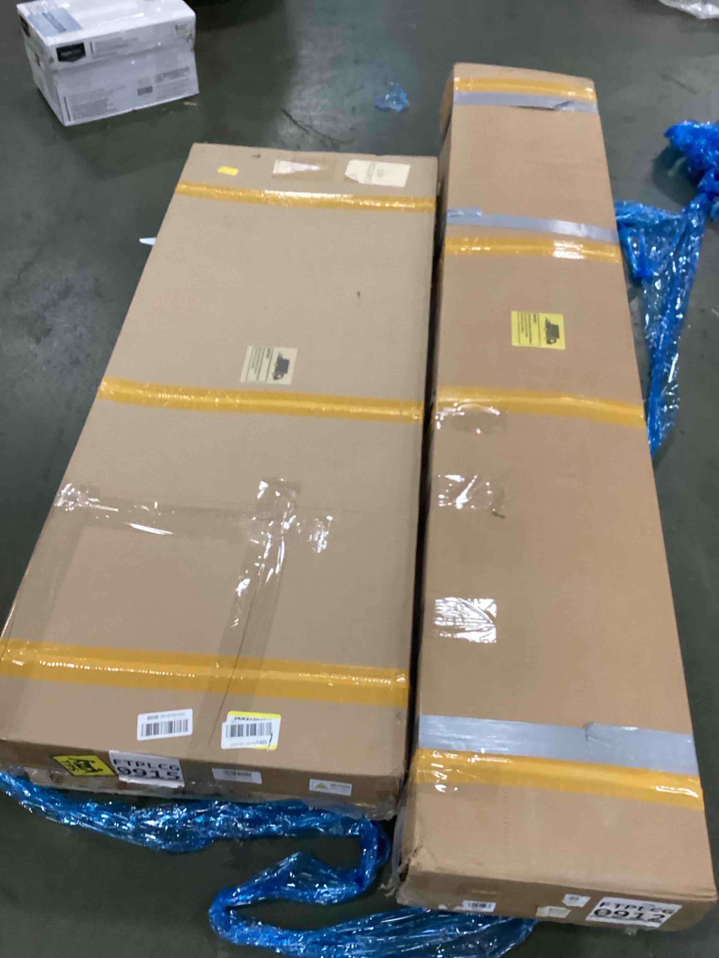 https://s3.amazonaws.com/lotting-images-prod/bidfta/GRA2024213_1747832304167.jpeg