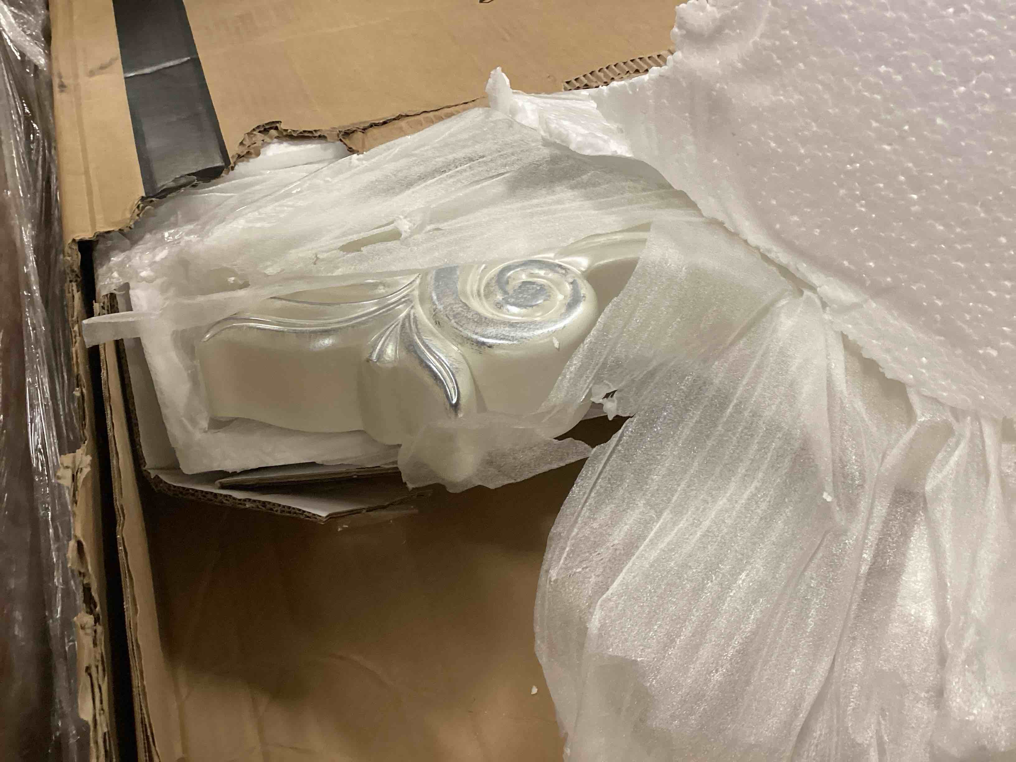 https://s3.amazonaws.com/lotting-images-prod/bidfta/GRA2025503_1749490820236.jpeg