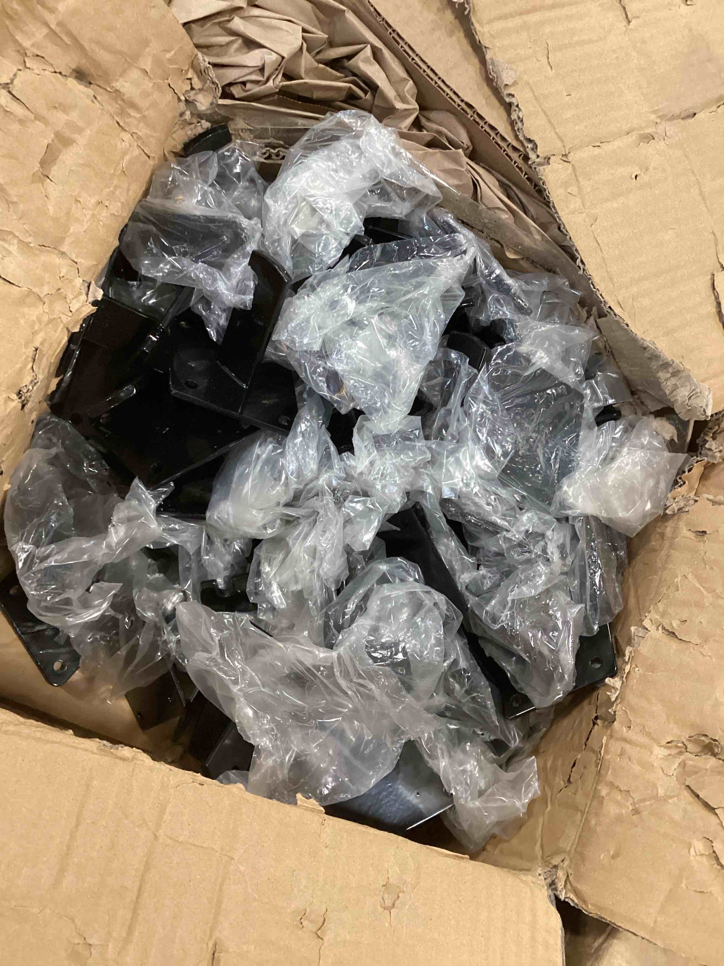 https://s3.amazonaws.com/lotting-images-prod/bidfta/GRA2025531_1749497208325.jpeg