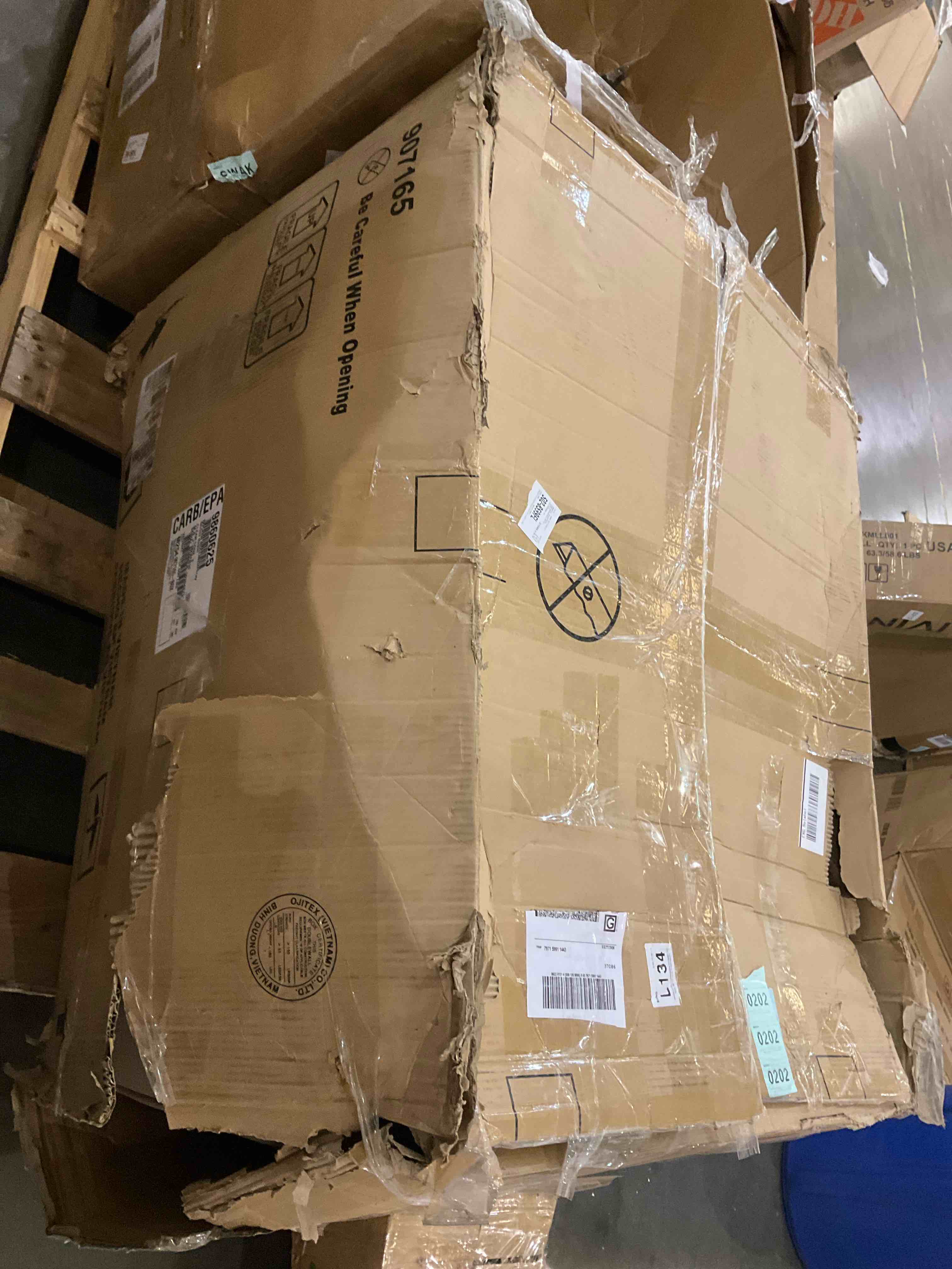 https://s3.amazonaws.com/lotting-images-prod/bidfta/GRA2035017_1739477615731.jpeg
