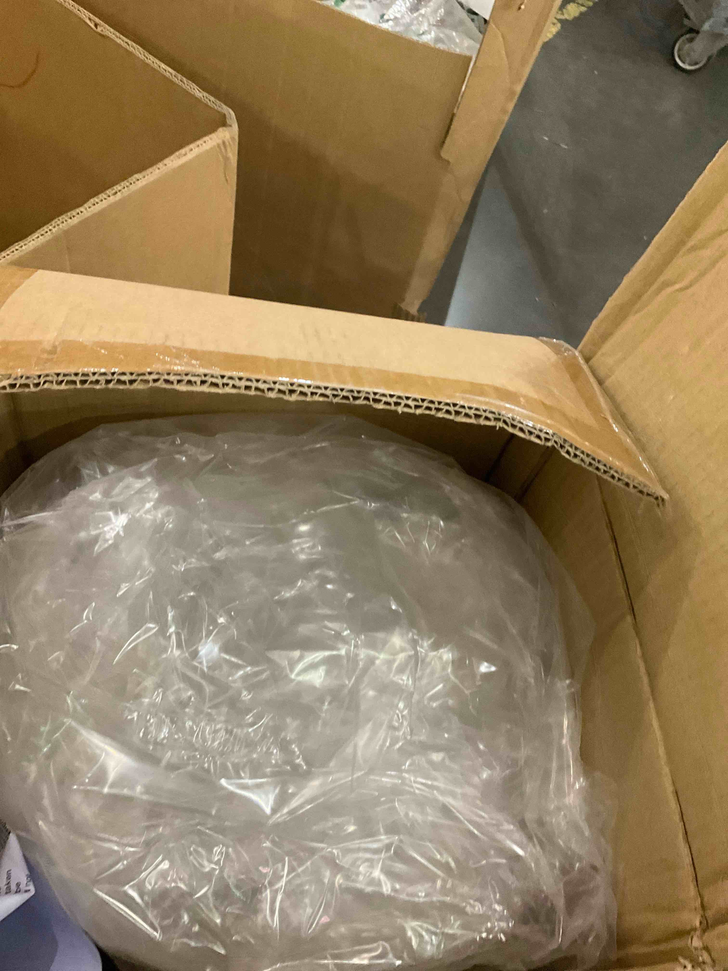 https://s3.amazonaws.com/lotting-images-prod/bidfta/GRA2035914_1740408600845.jpeg