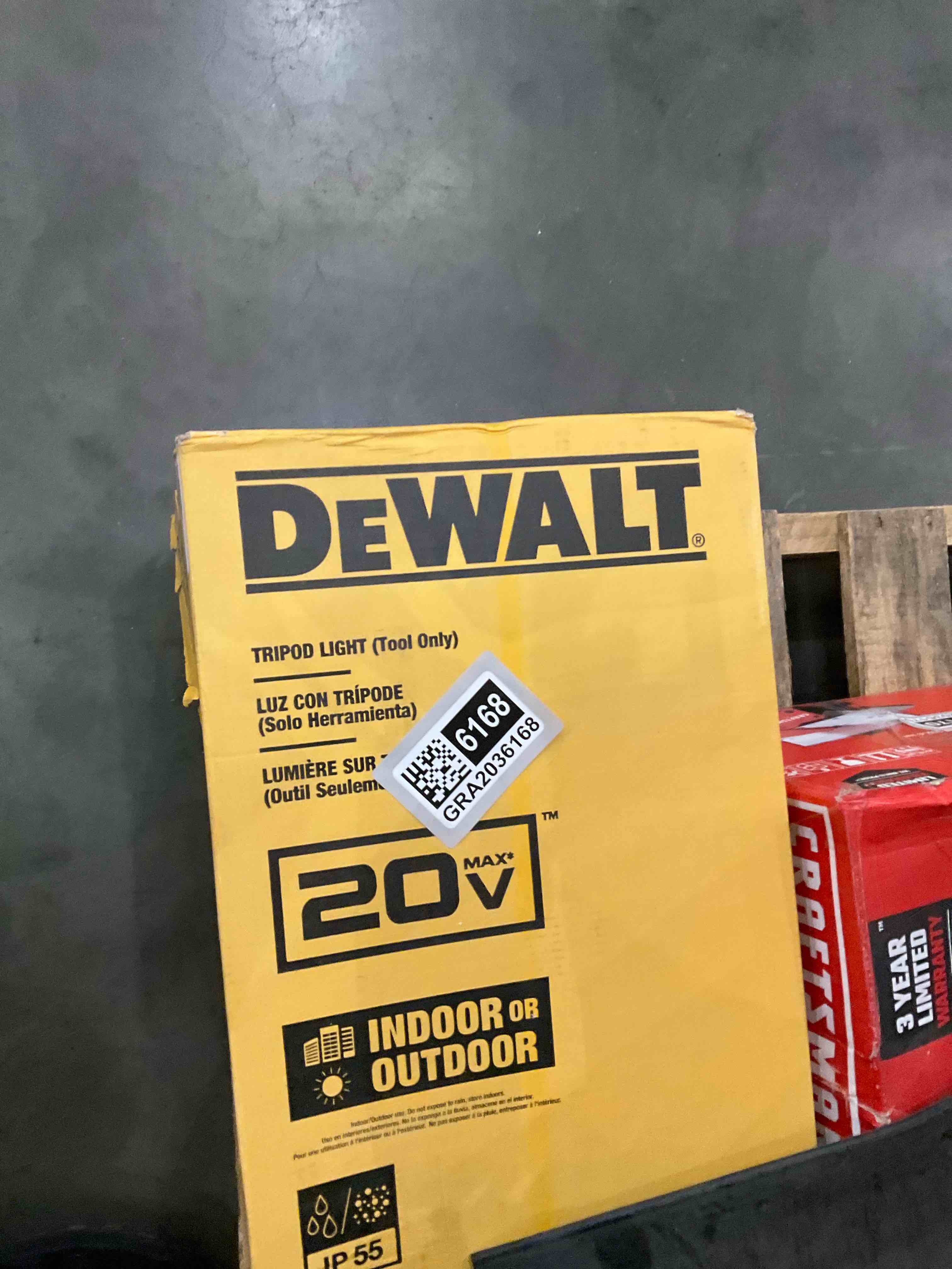 DeWalt Tripod Light