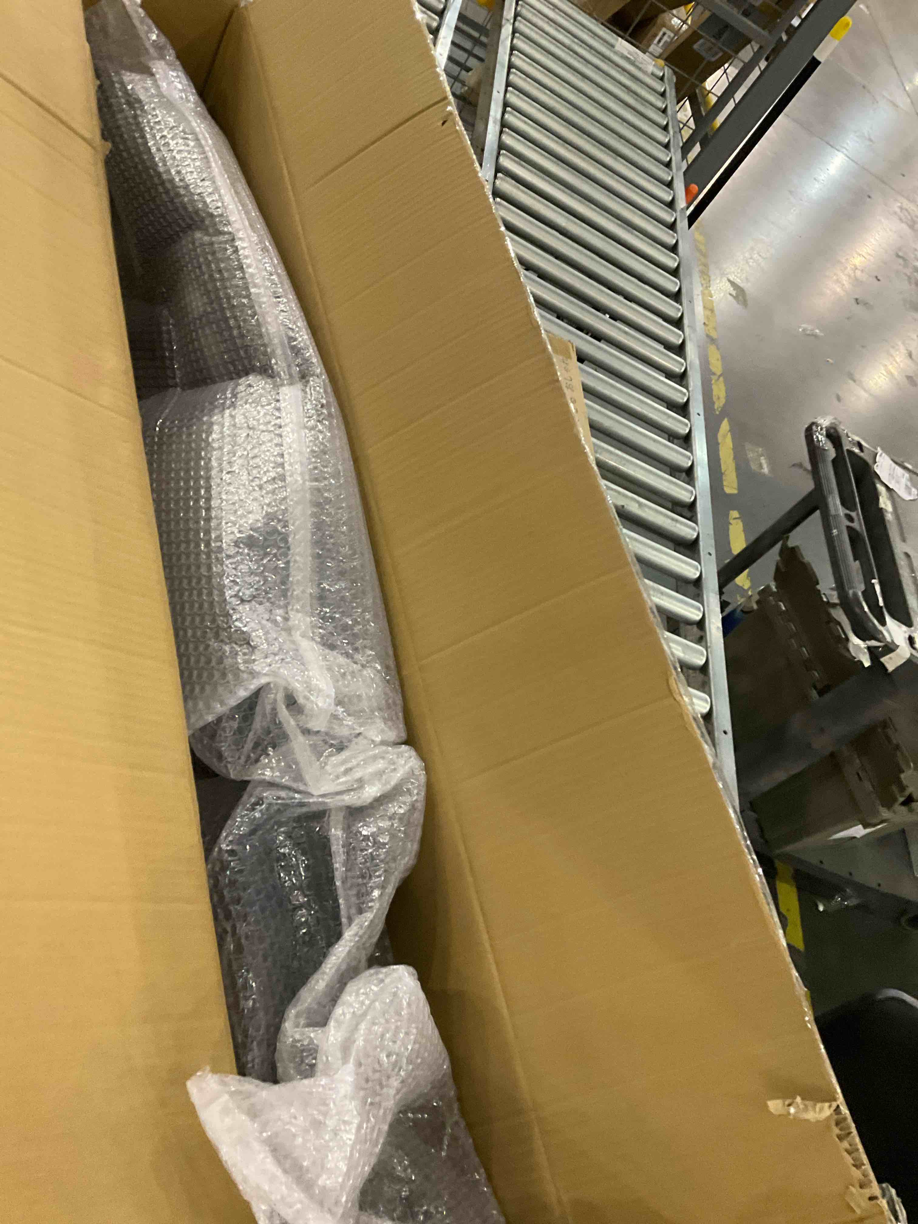 https://s3.amazonaws.com/lotting-images-prod/bidfta/GRA2036594_1740745648317.jpeg