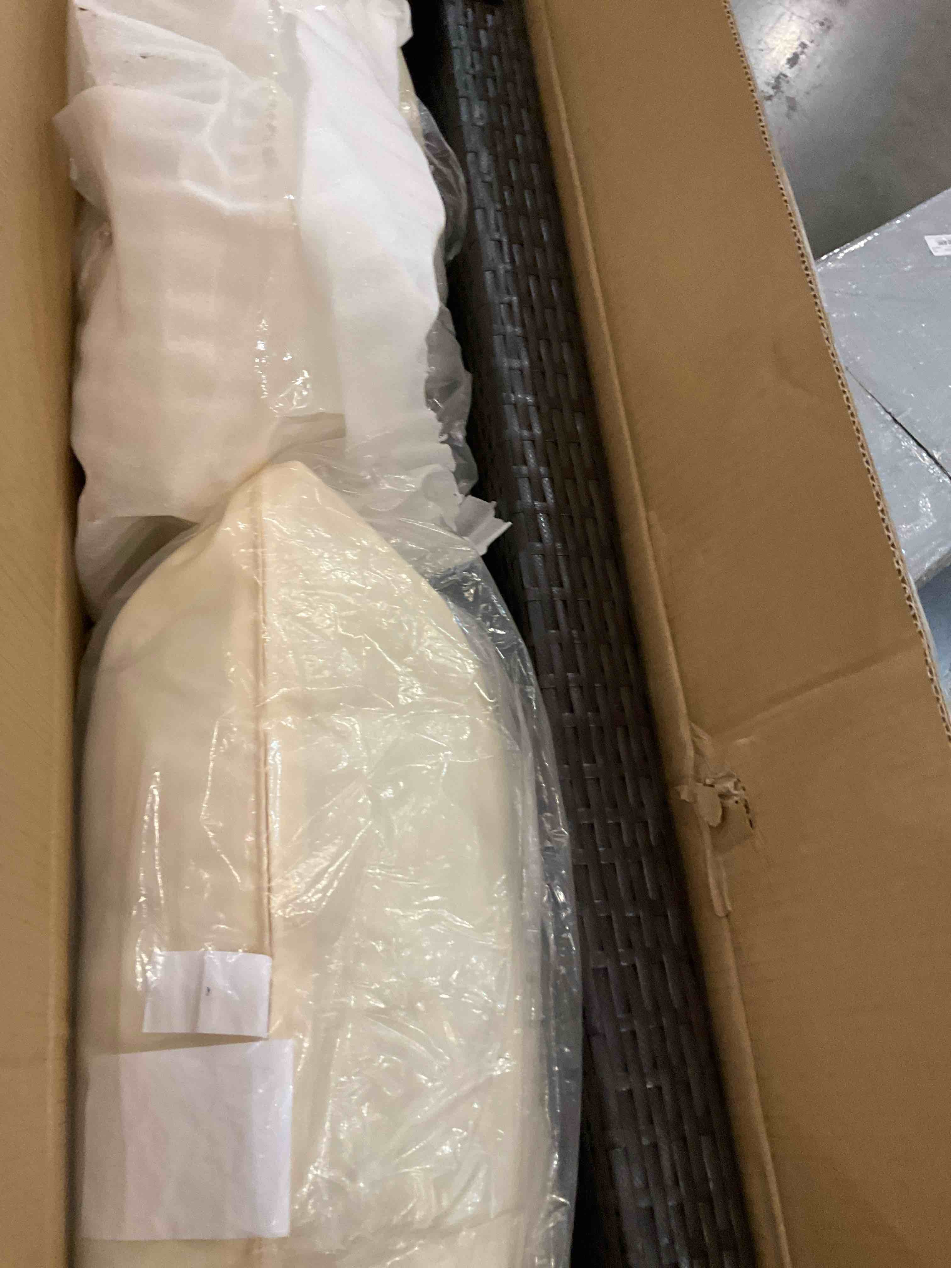 https://s3.amazonaws.com/lotting-images-prod/bidfta/GRA2036932_1741020650612.jpeg