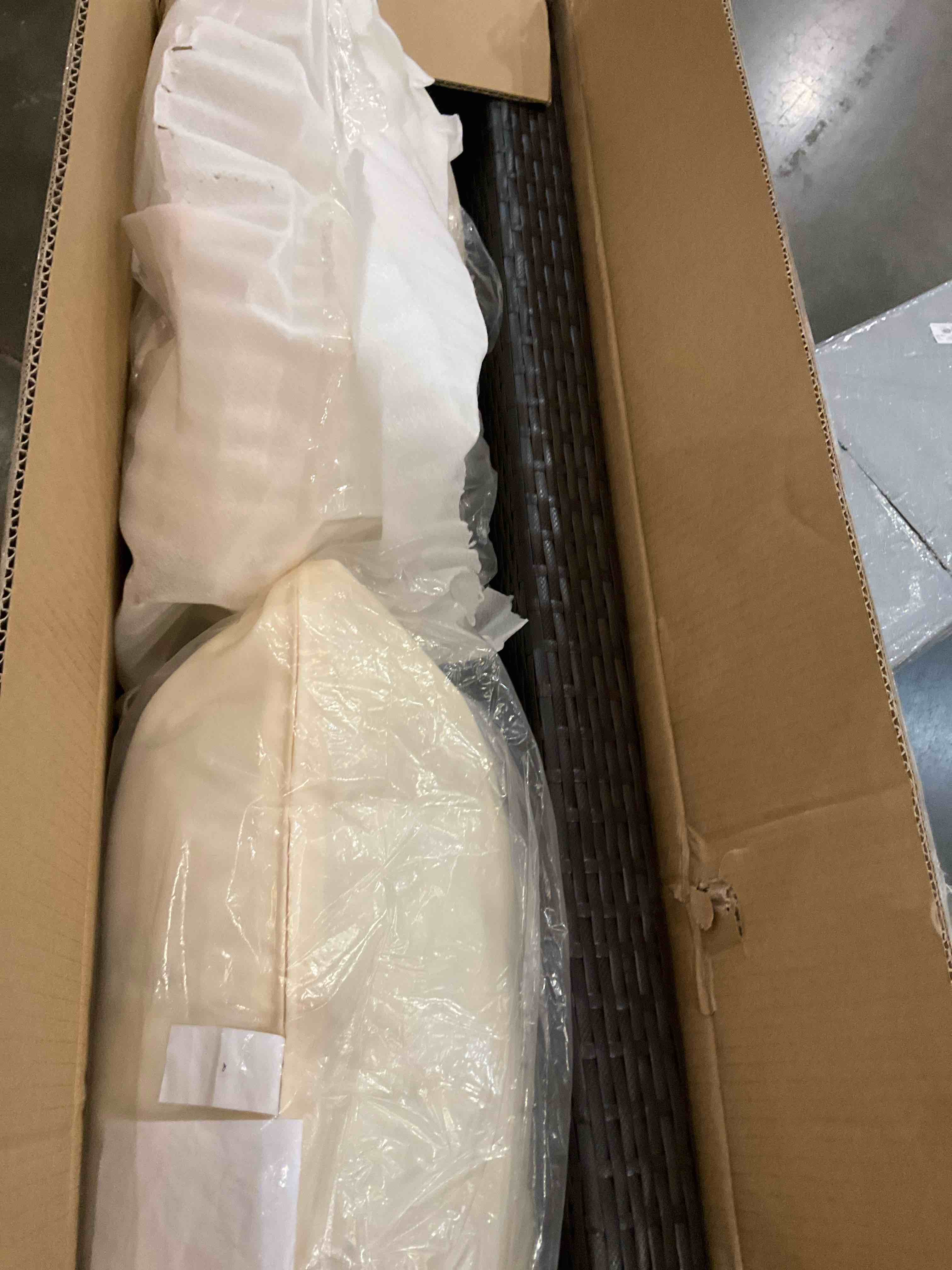 https://s3.amazonaws.com/lotting-images-prod/bidfta/GRA2036932_1741020651560.jpeg