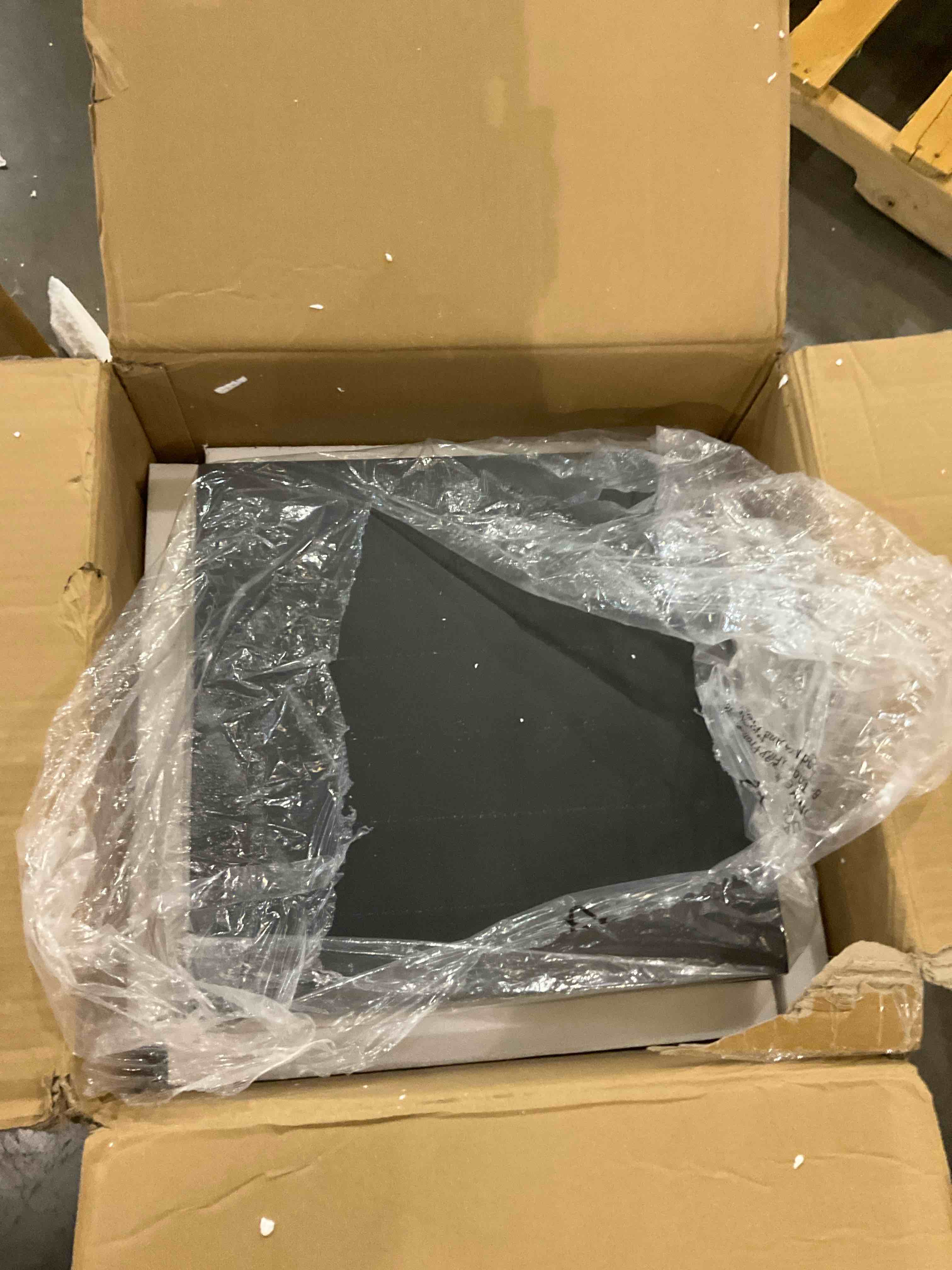 https://s3.amazonaws.com/lotting-images-prod/bidfta/GRA2037068_1741101239587.jpeg