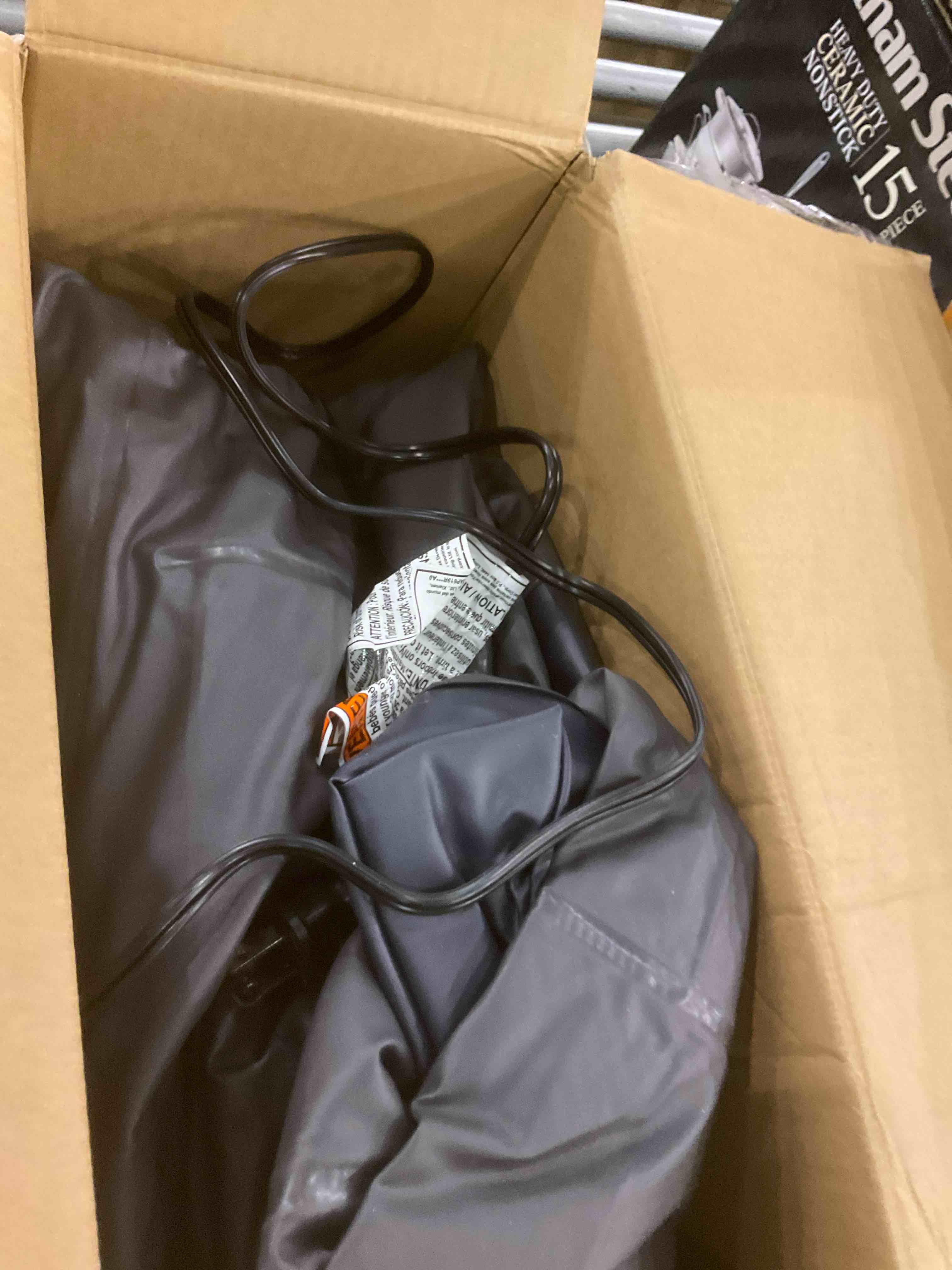 https://s3.amazonaws.com/lotting-images-prod/bidfta/GRA2037577_1741264600113.jpeg