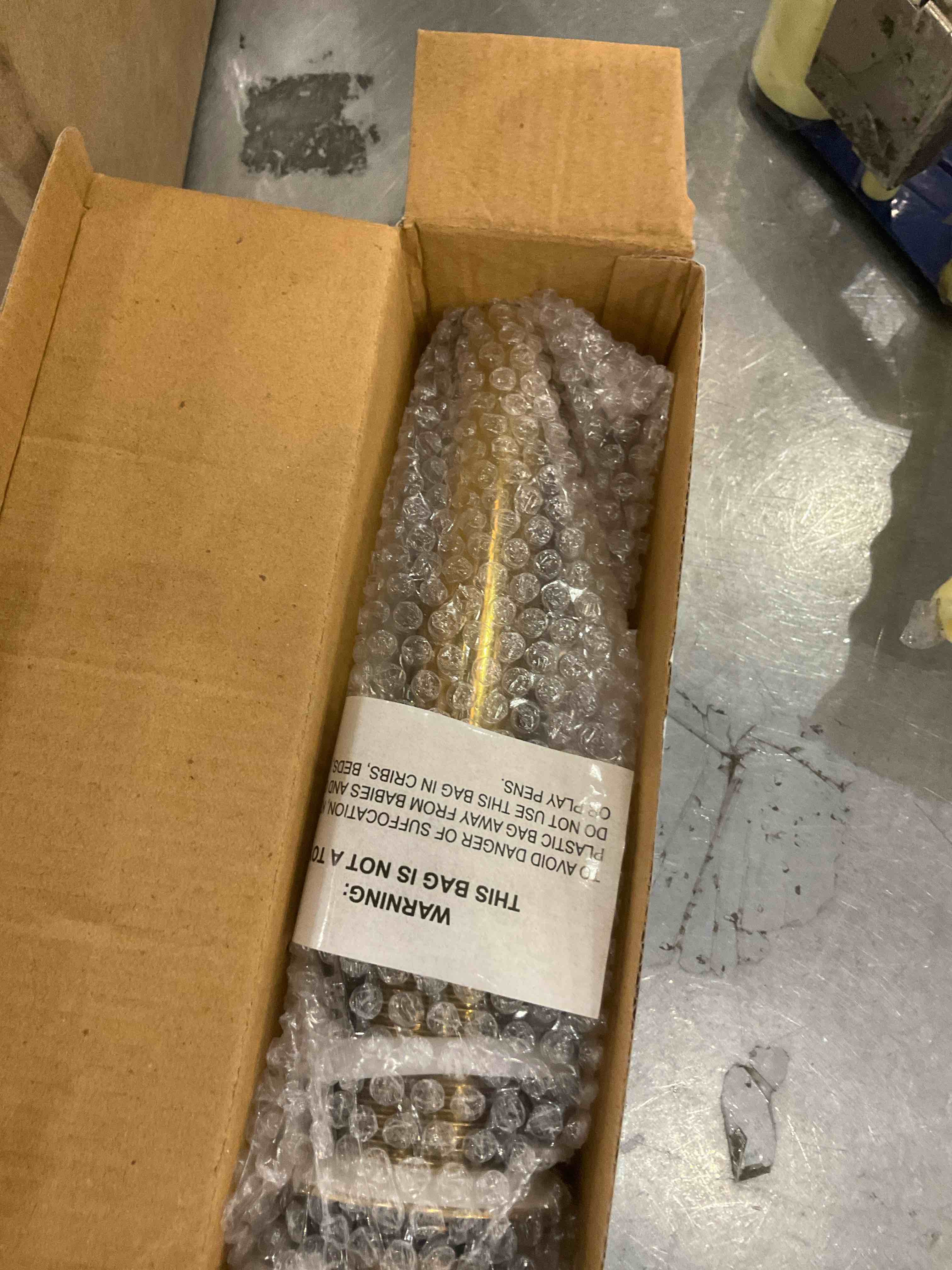 https://s3.amazonaws.com/lotting-images-prod/bidfta/GRA2037958_1741362384284.jpeg