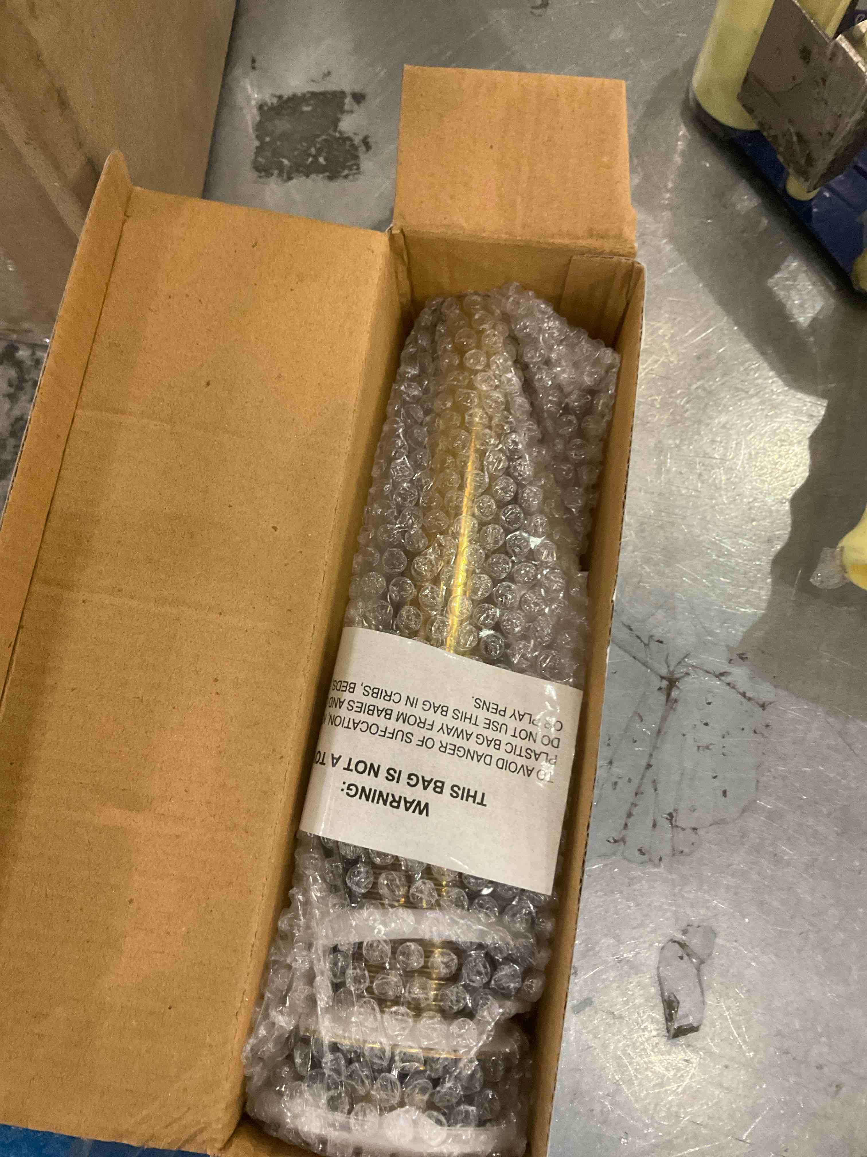 https://s3.amazonaws.com/lotting-images-prod/bidfta/GRA2037958_1741362385746.jpeg