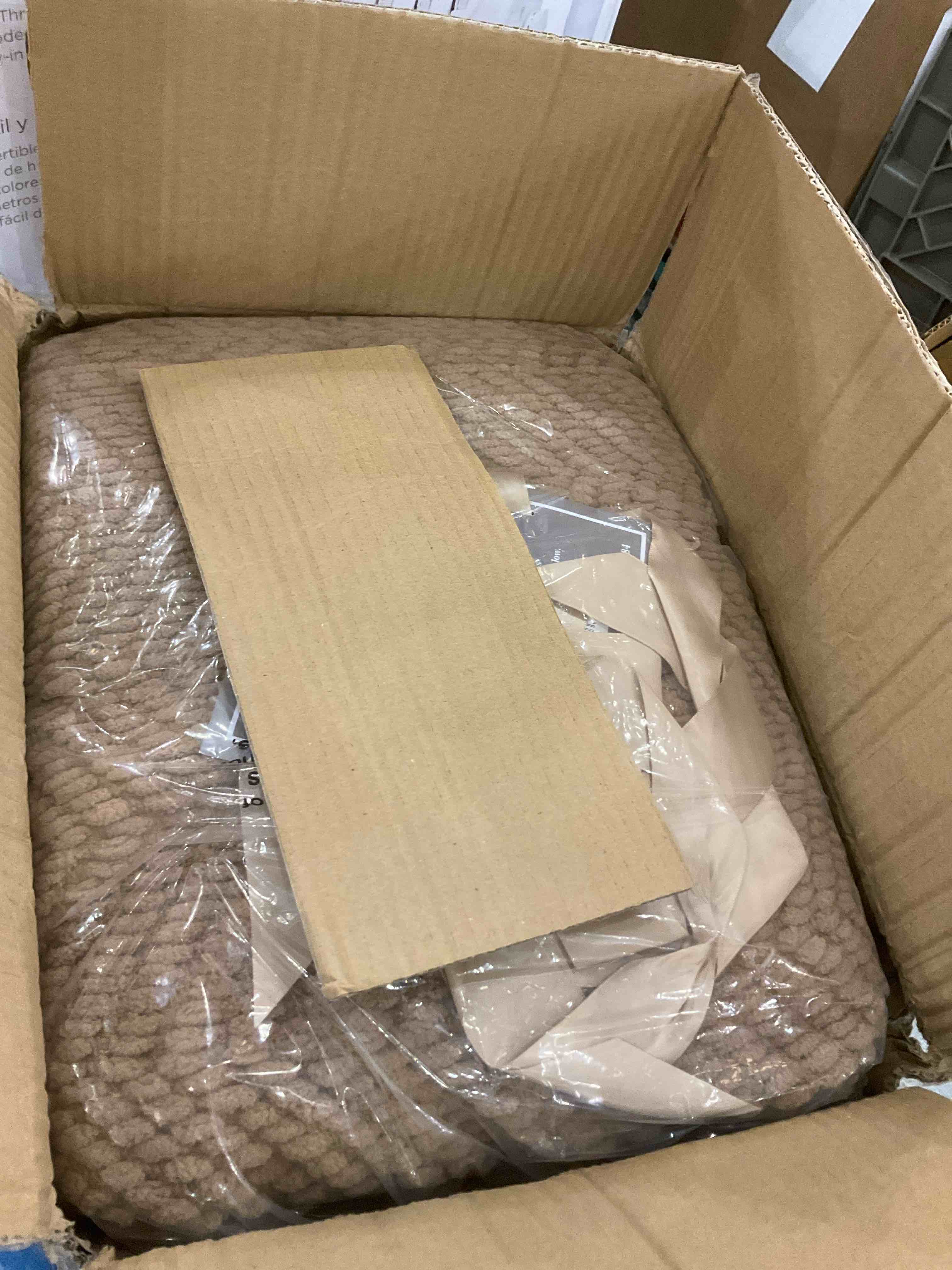 https://s3.amazonaws.com/lotting-images-prod/bidfta/GRA2037979_1741371940617.jpeg