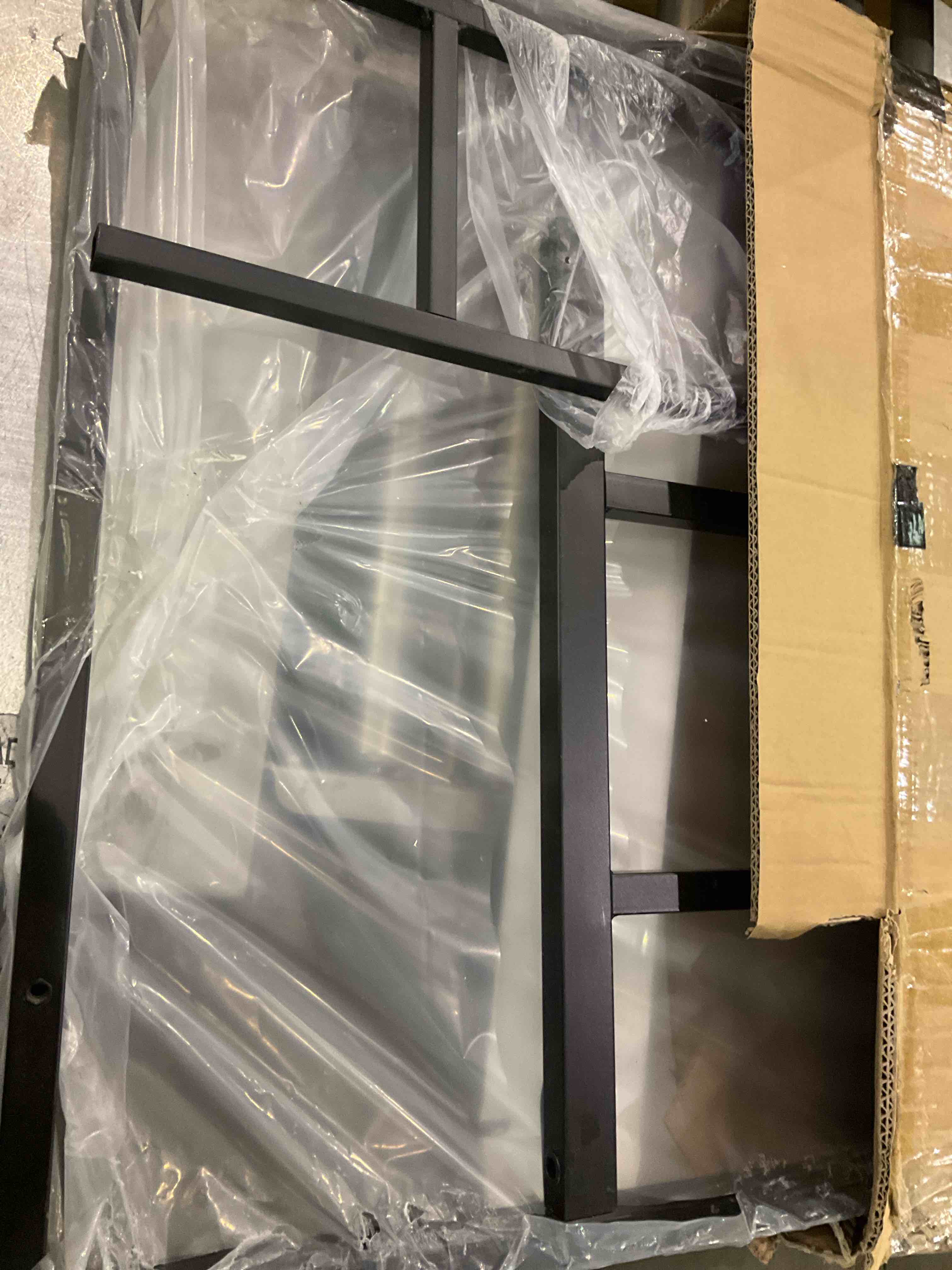 https://s3.amazonaws.com/lotting-images-prod/bidfta/GRA2038371_1739303548306.jpeg