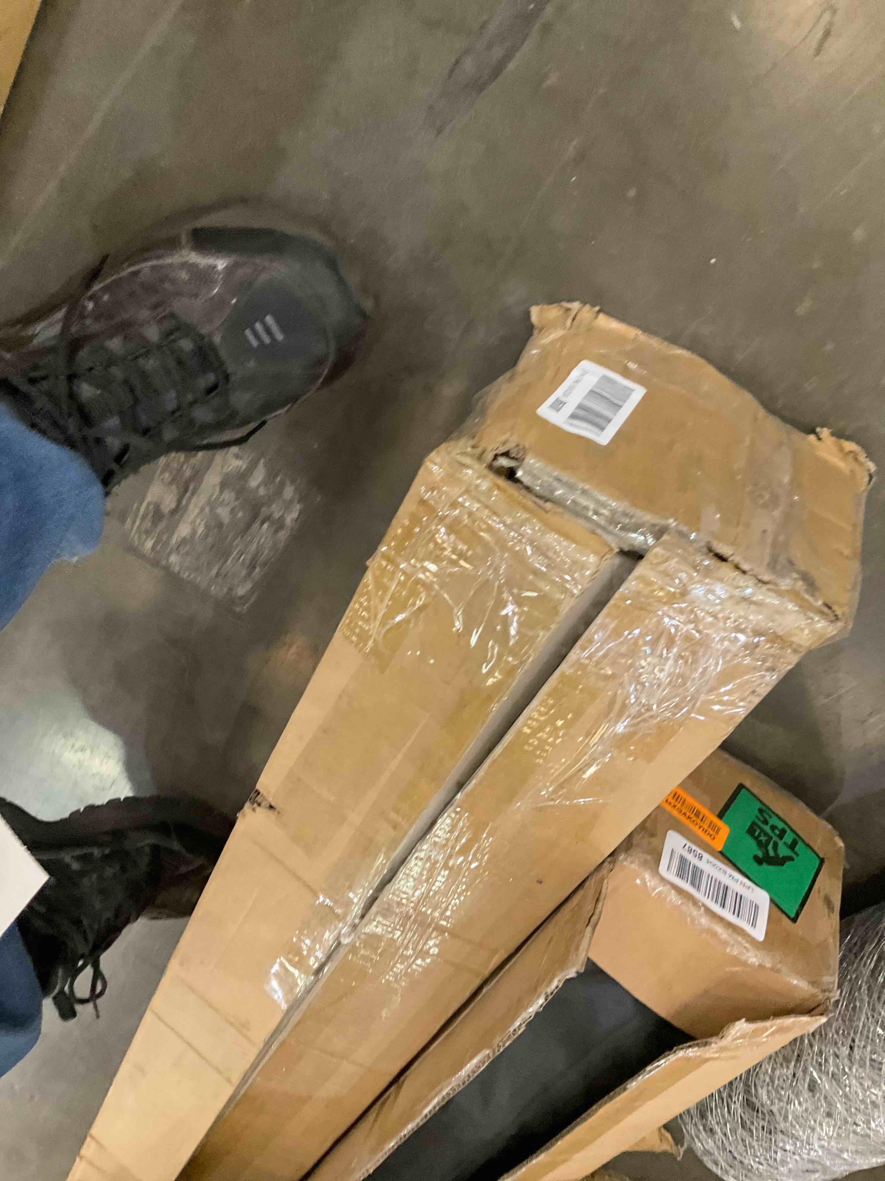 https://s3.amazonaws.com/lotting-images-prod/bidfta/GRA2039190_1739814035930.jpeg