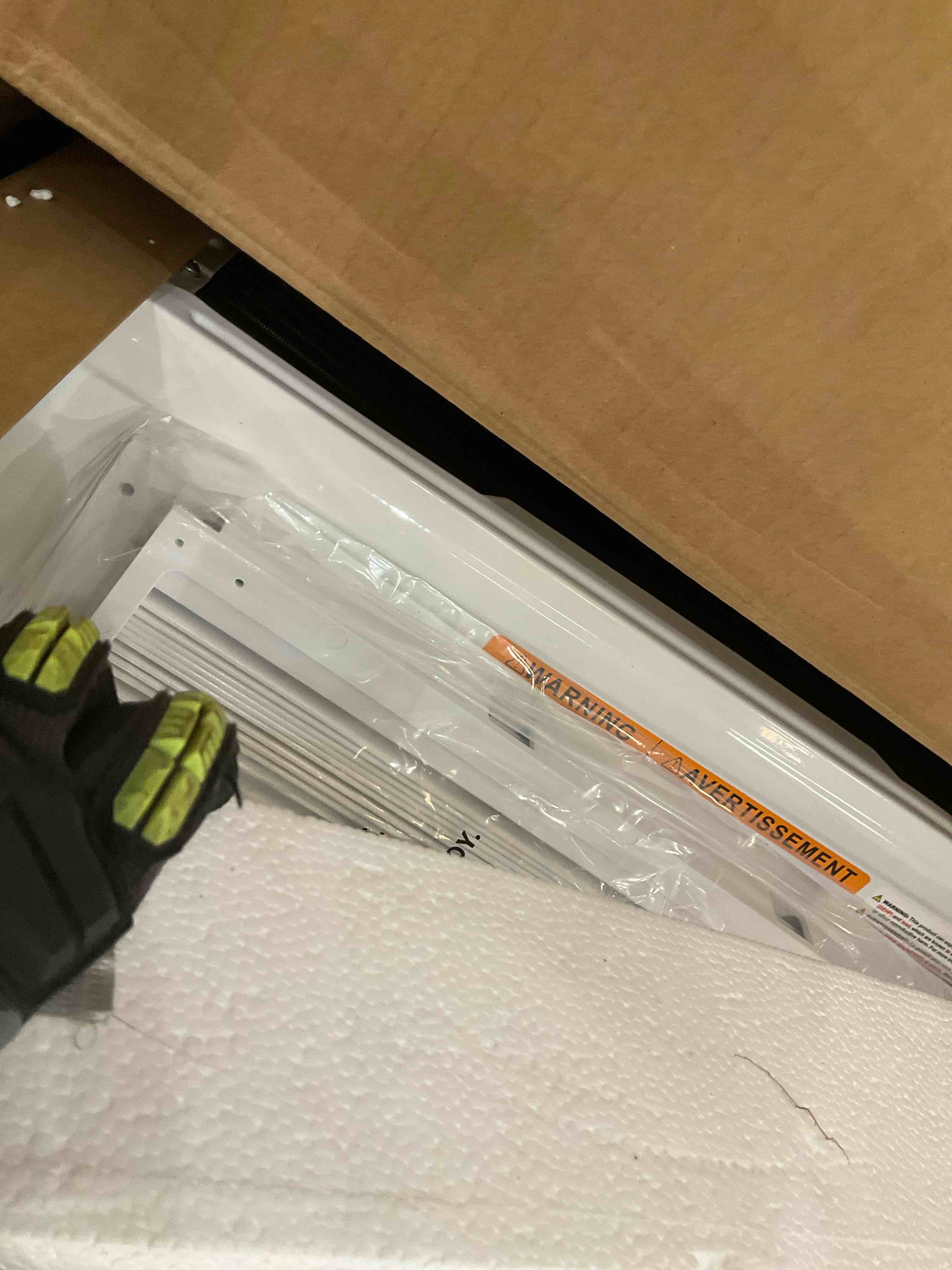 https://s3.amazonaws.com/lotting-images-prod/bidfta/GRA2039202_1739810494959.jpeg