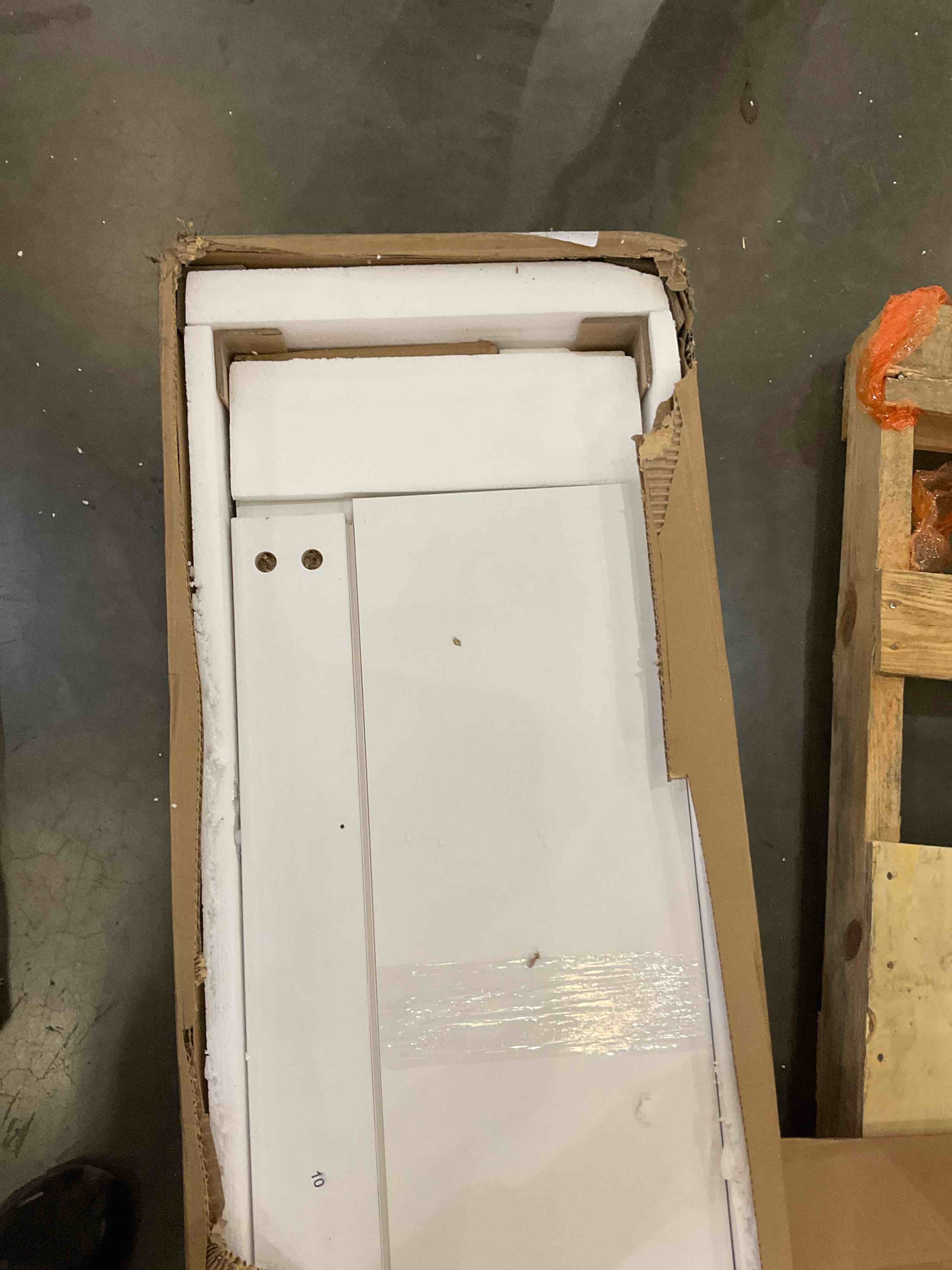 https://s3.amazonaws.com/lotting-images-prod/bidfta/GRA2039302_1739816081508.jpeg