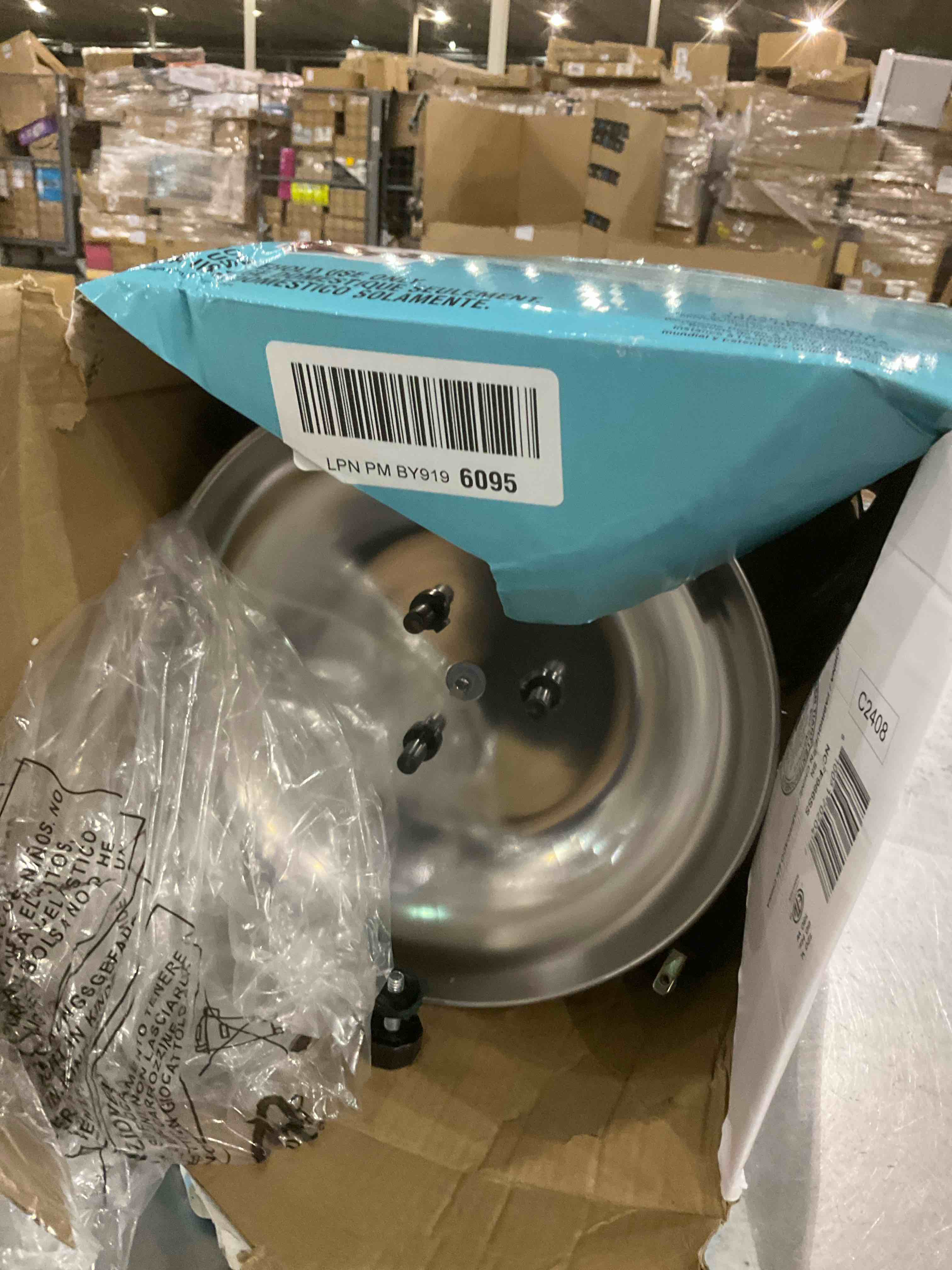 https://s3.amazonaws.com/lotting-images-prod/bidfta/GRA2041337_1739622679138.jpeg
