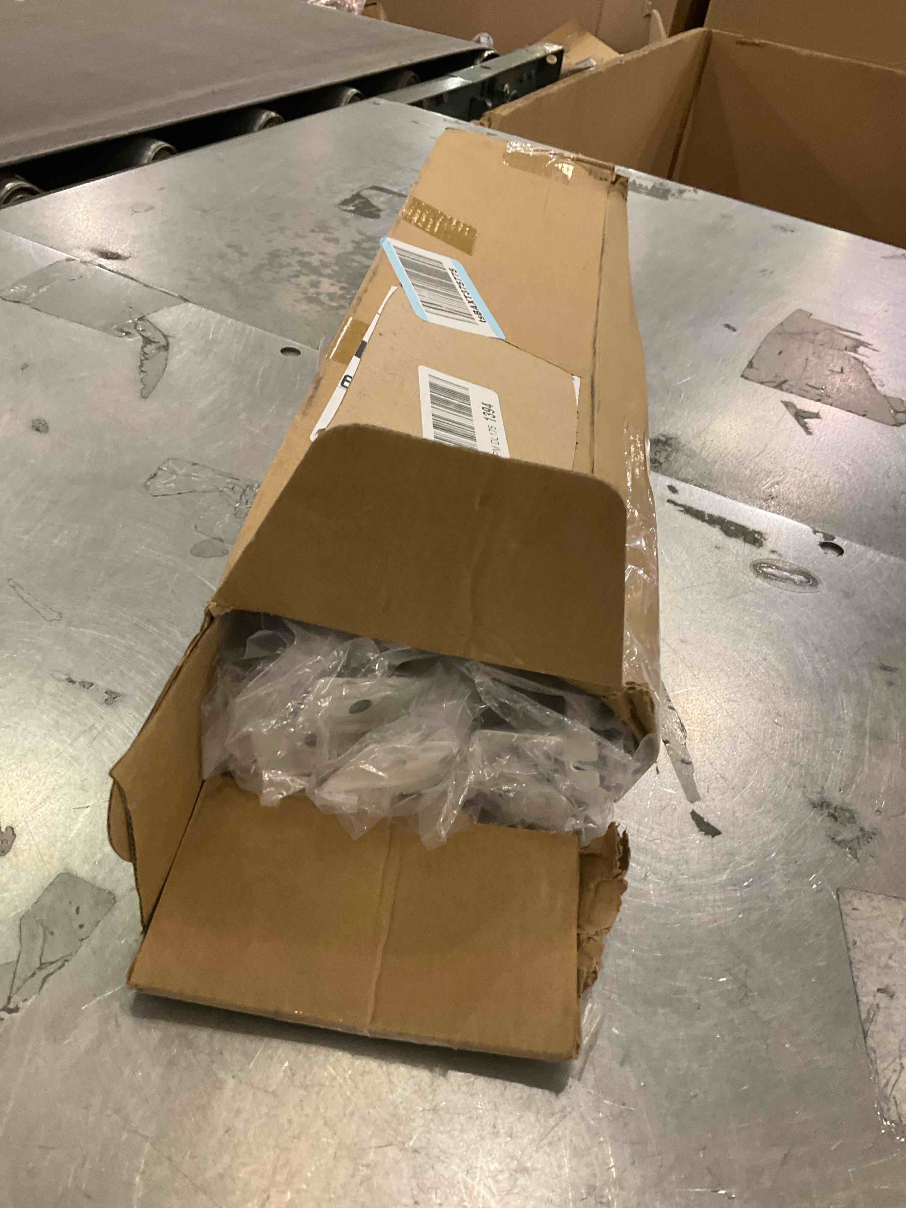 https://s3.amazonaws.com/lotting-images-prod/bidfta/GRA2041719_1739808466792.jpeg