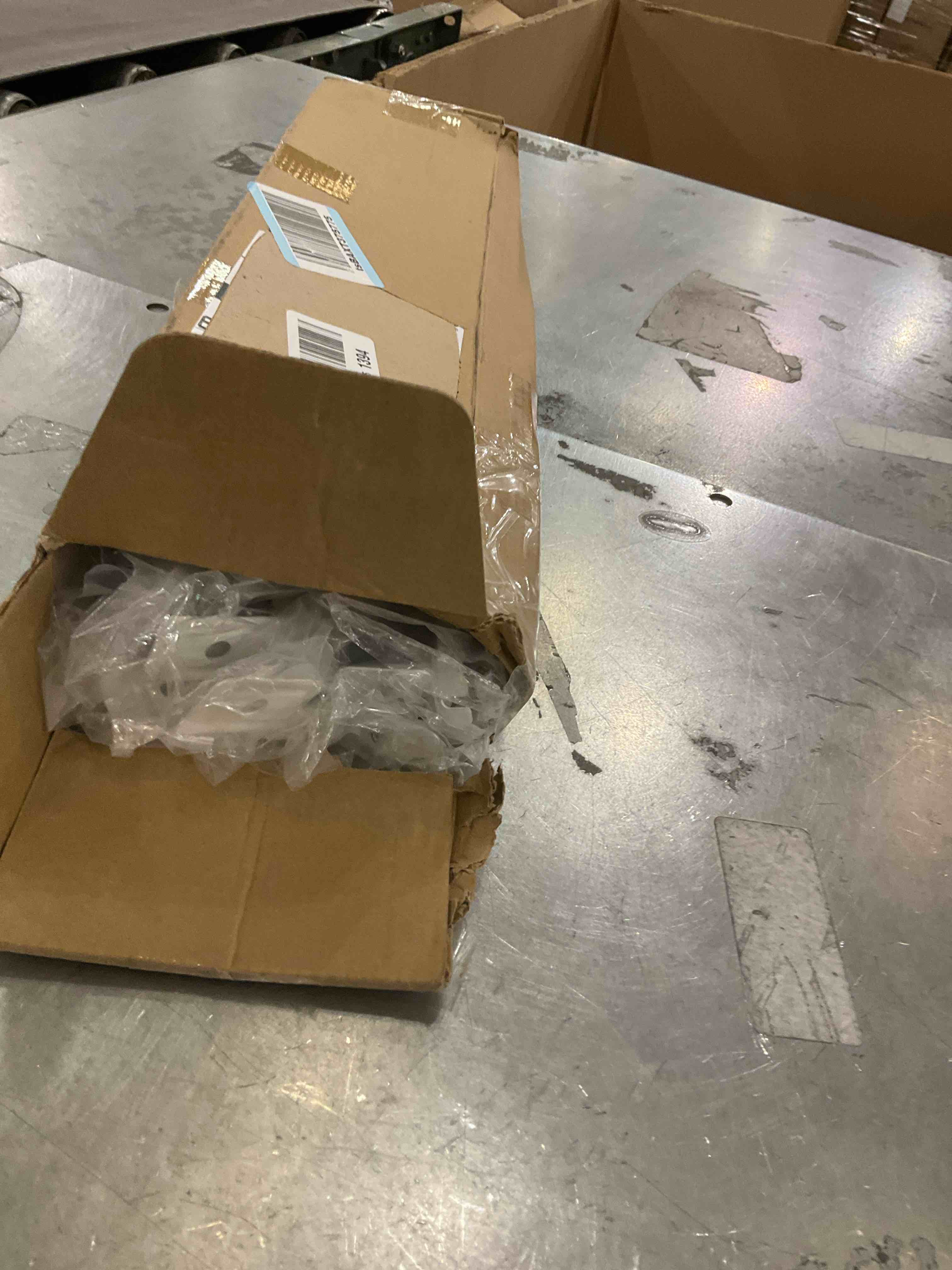 https://s3.amazonaws.com/lotting-images-prod/bidfta/GRA2041719_1739808467910.jpeg