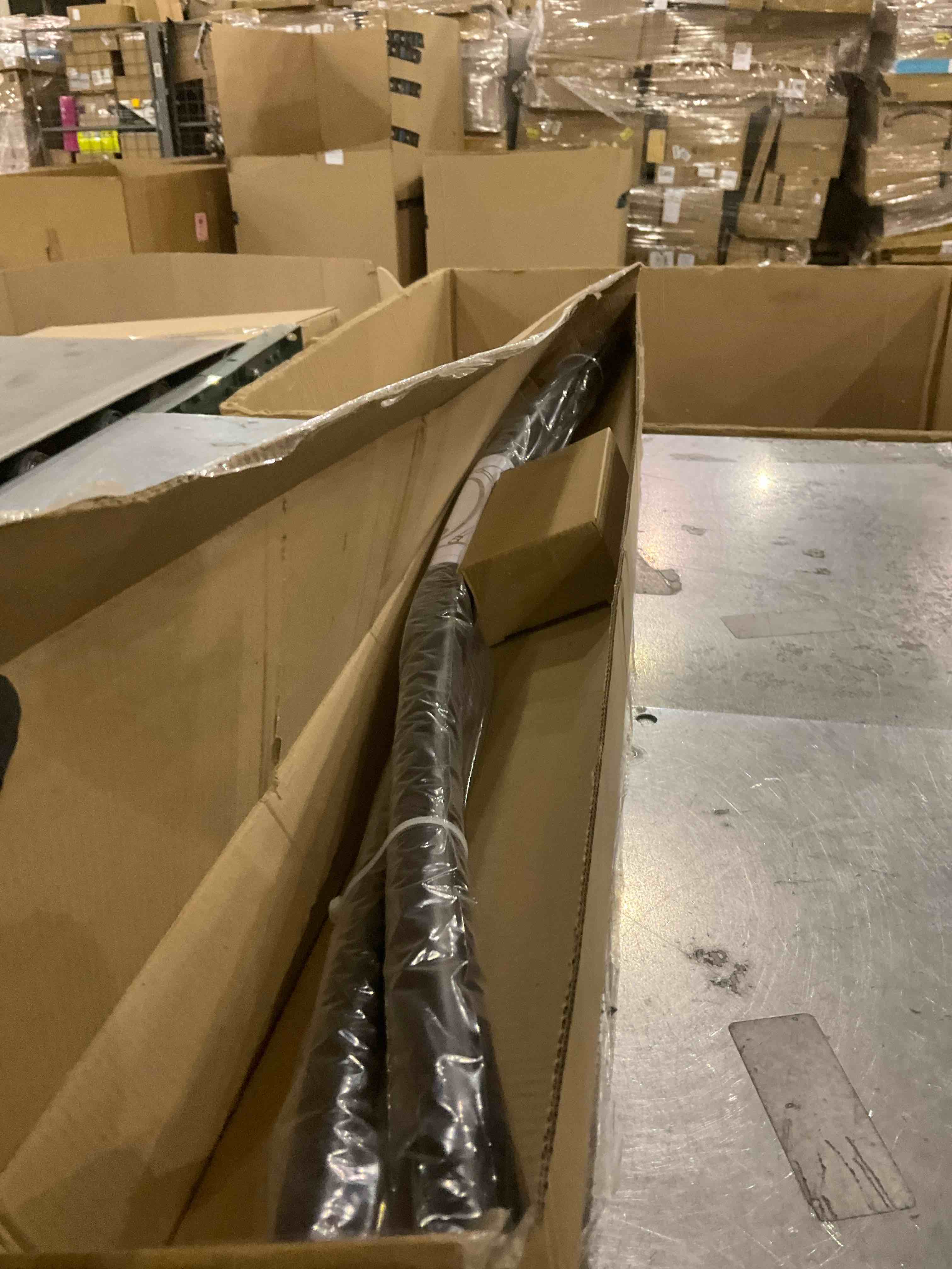https://s3.amazonaws.com/lotting-images-prod/bidfta/GRA2042182_1740054277948.jpeg