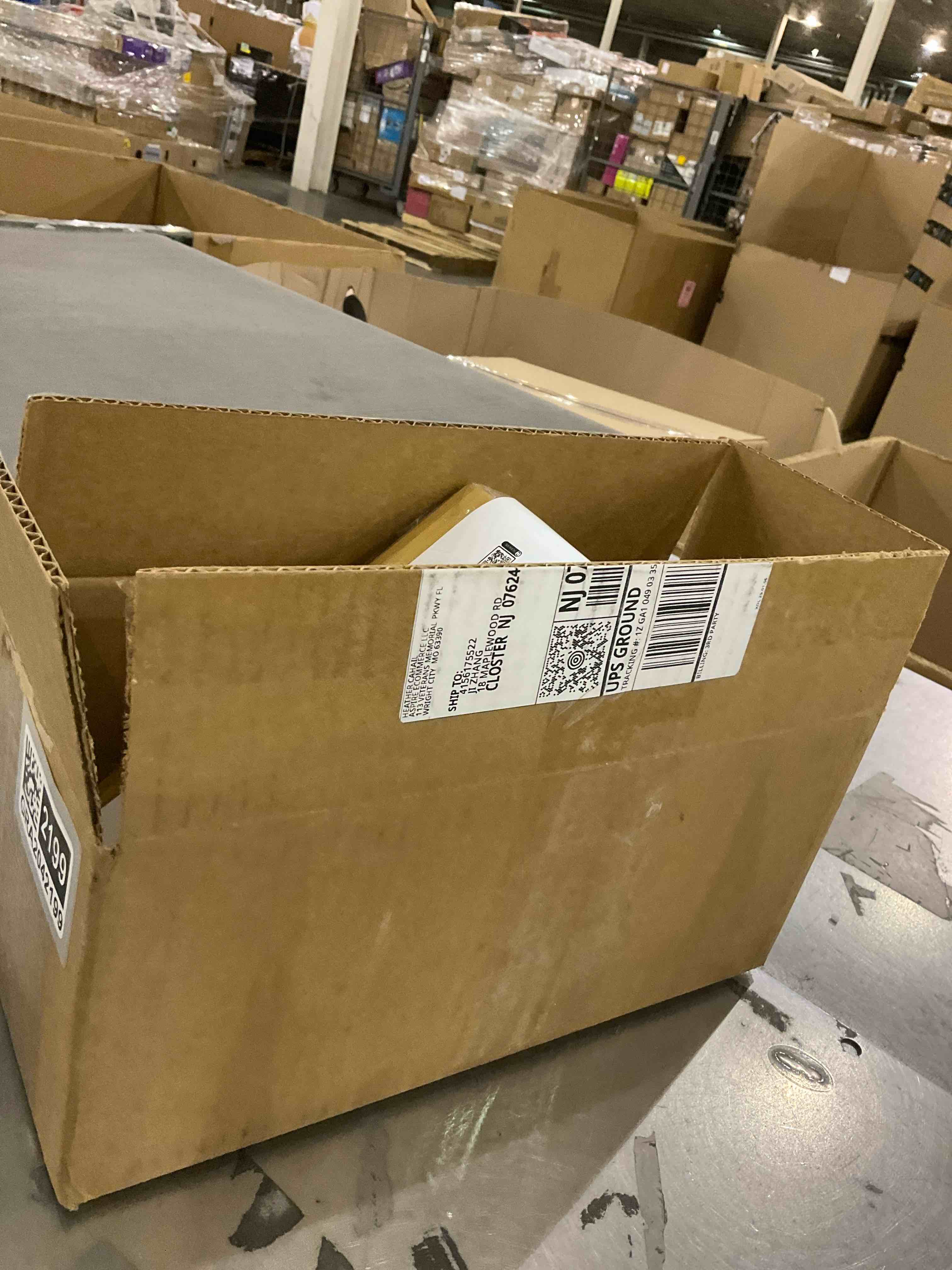 https://s3.amazonaws.com/lotting-images-prod/bidfta/GRA2042199_1740055453908.jpeg