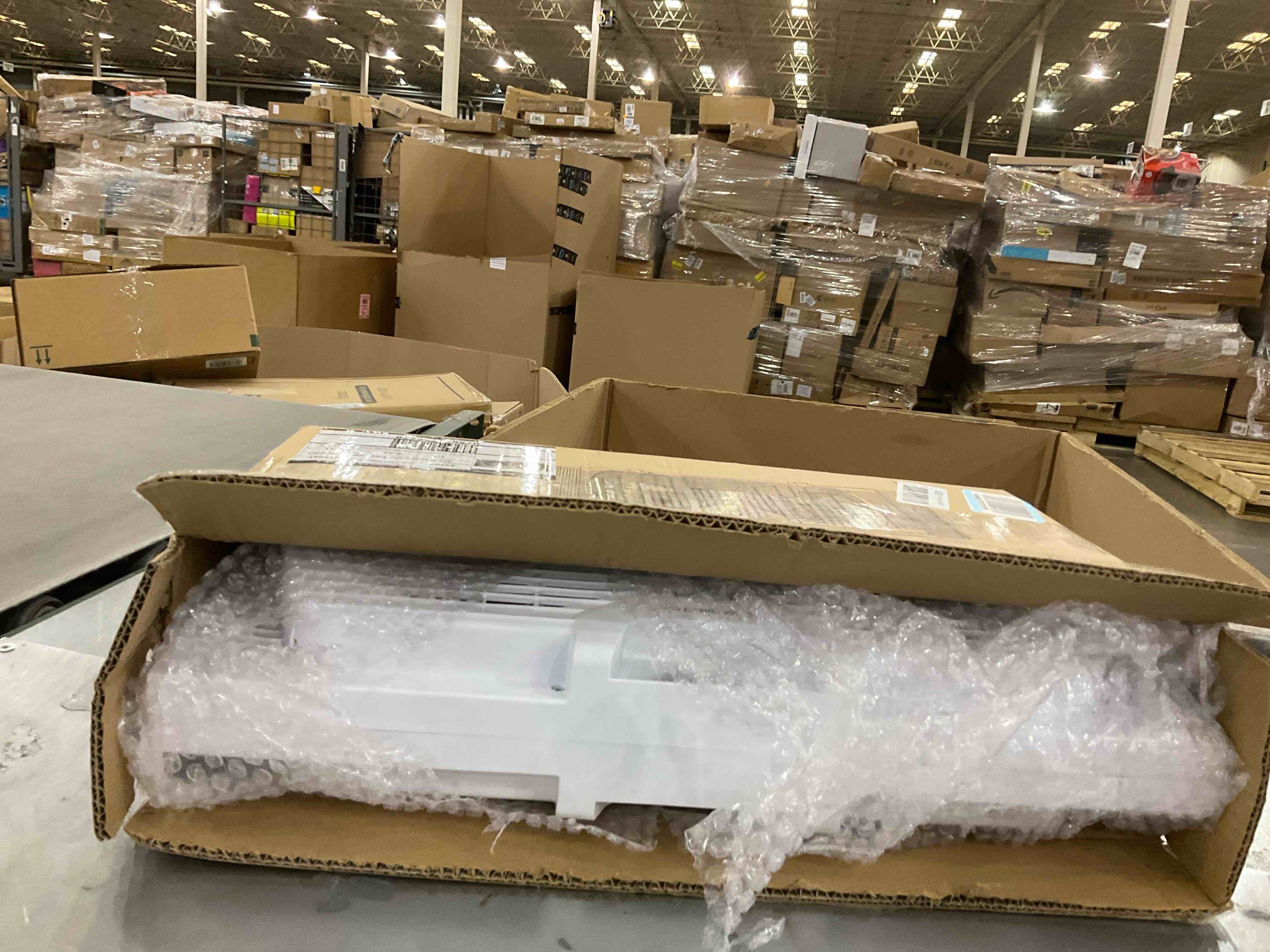 https://s3.amazonaws.com/lotting-images-prod/bidfta/GRA2042542_1740149458595.jpeg