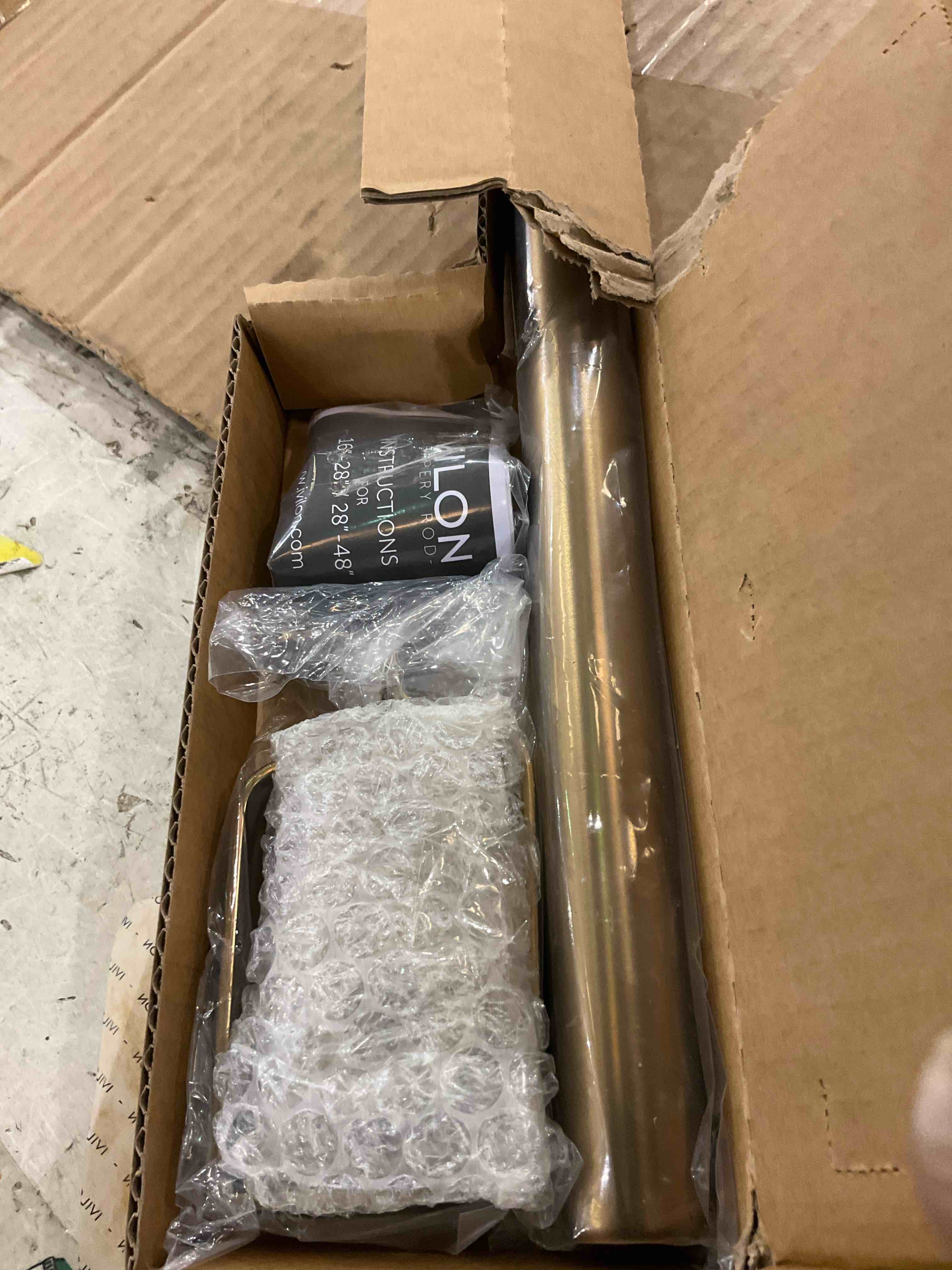 https://s3.amazonaws.com/lotting-images-prod/bidfta/GRA2045383_1739204993873.jpeg