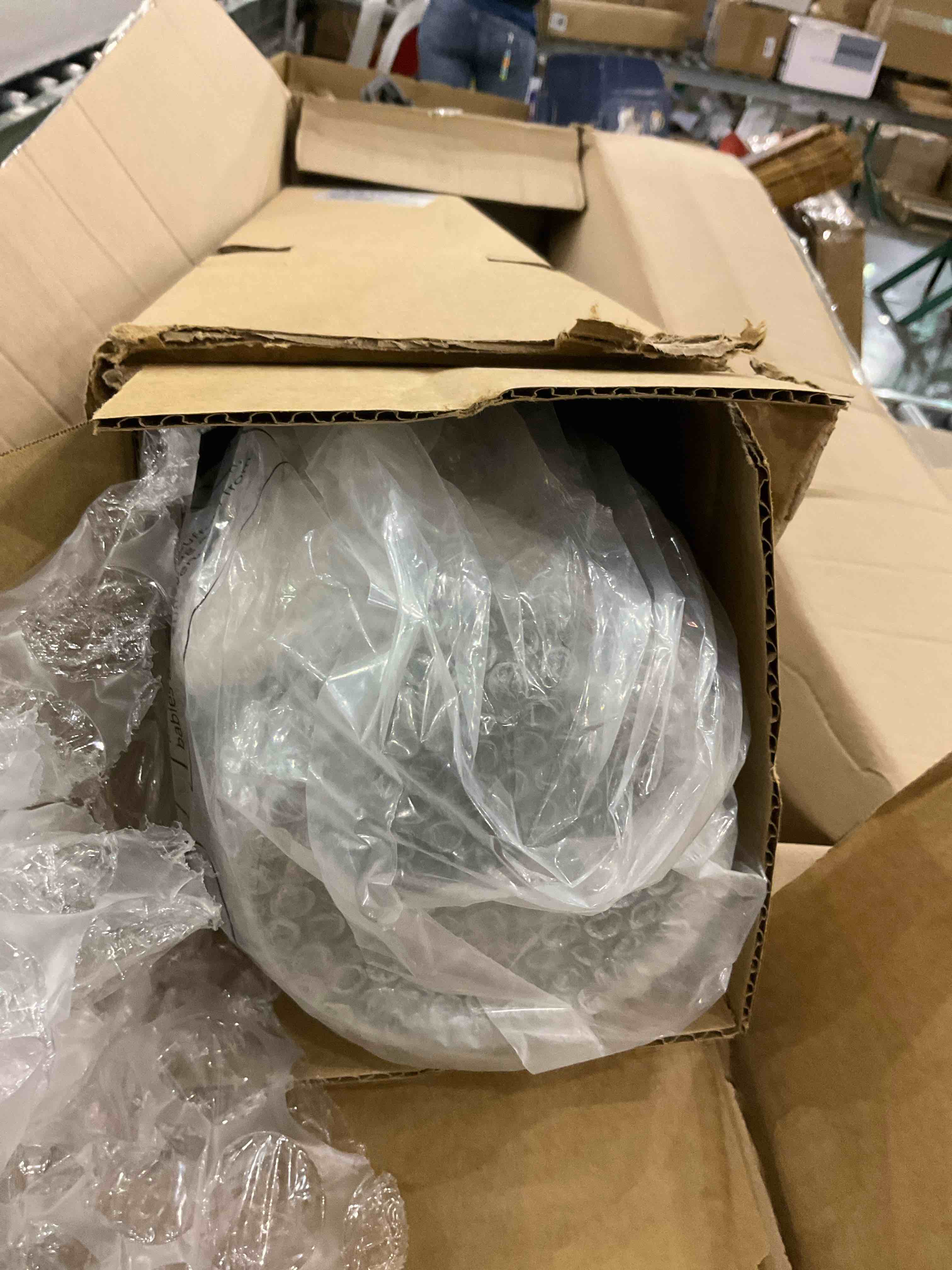 https://s3.amazonaws.com/lotting-images-prod/bidfta/GRA2045676_1739292911557.jpeg