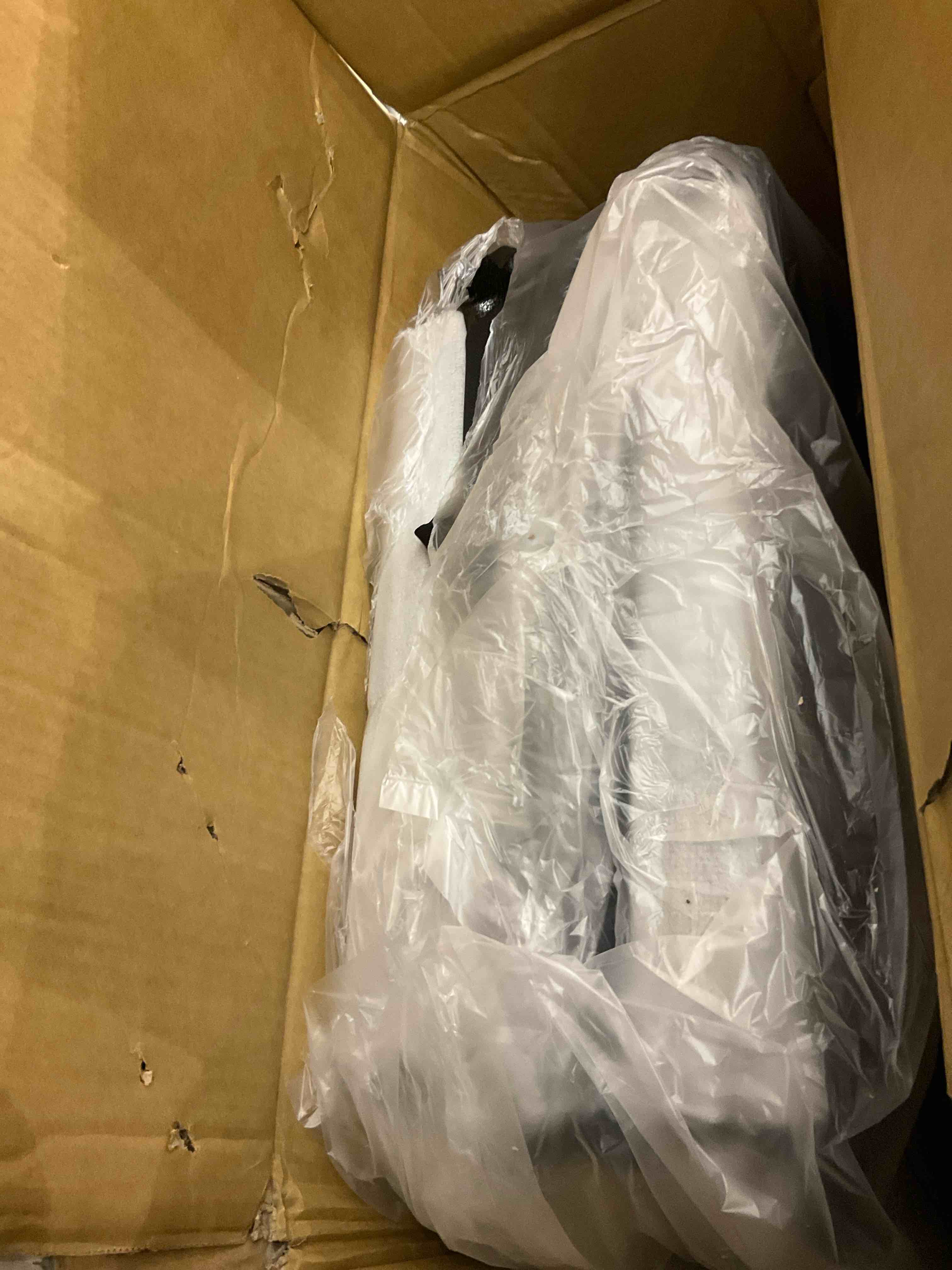https://s3.amazonaws.com/lotting-images-prod/bidfta/GRA2046505_1739806200180.jpeg