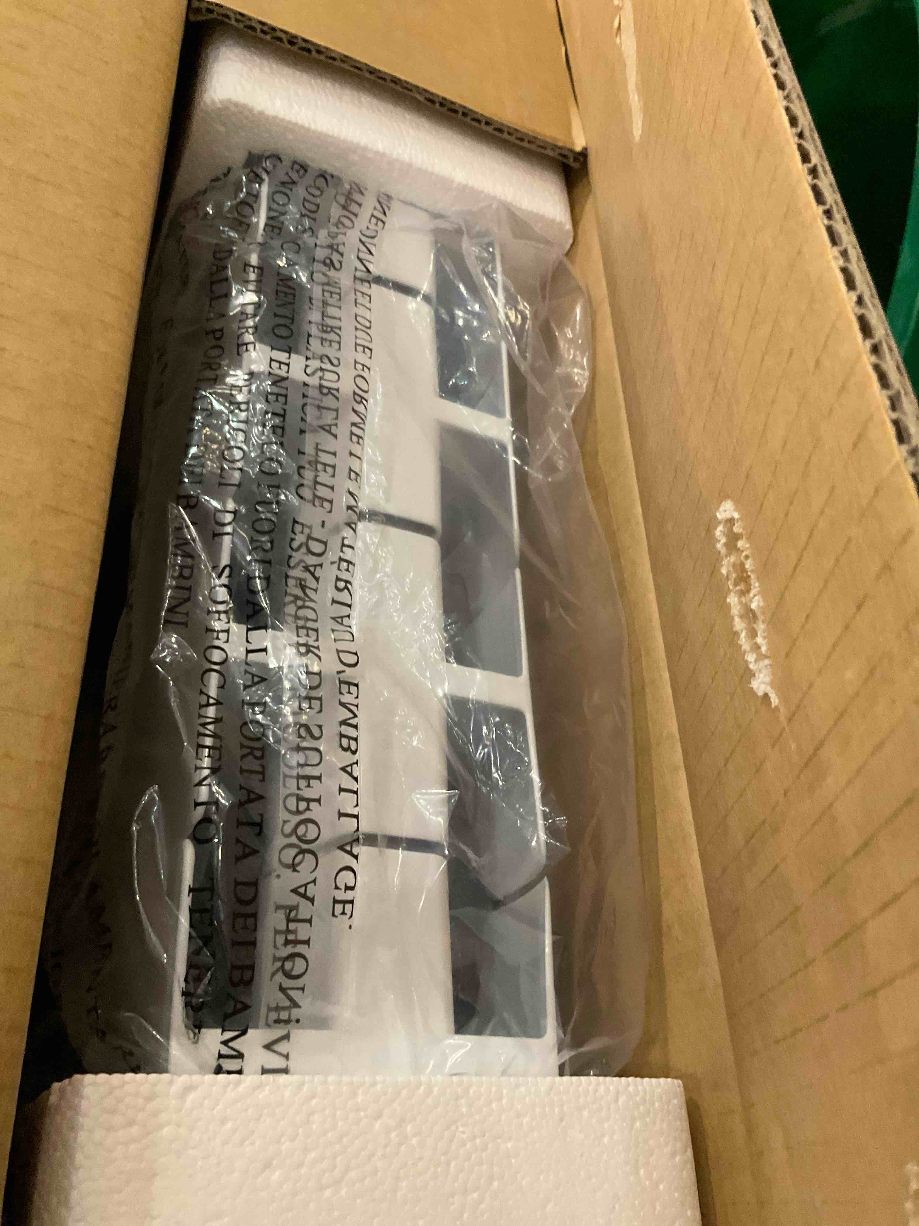 https://s3.amazonaws.com/lotting-images-prod/bidfta/GRA2046573_1739814852818.jpeg