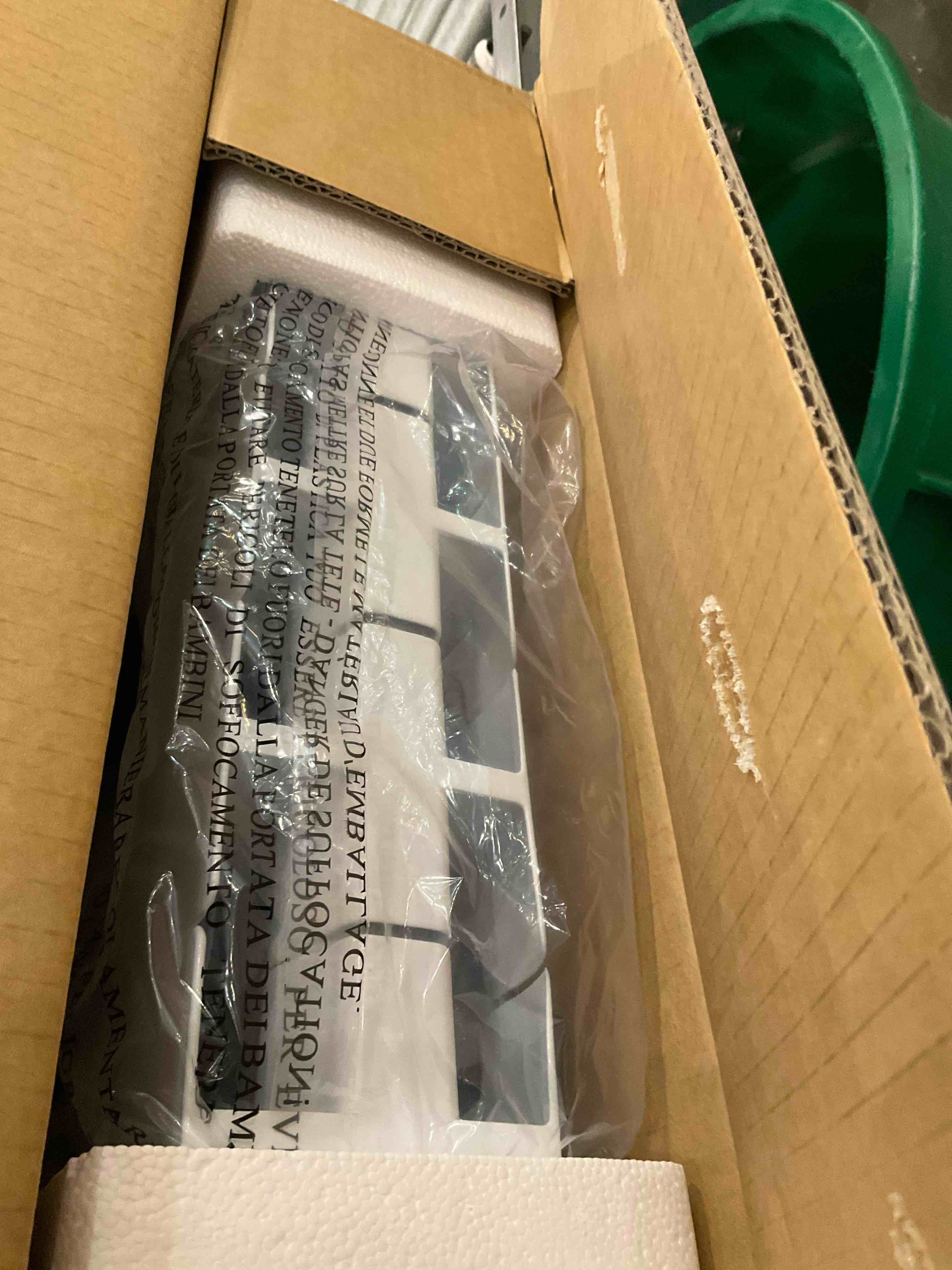 https://s3.amazonaws.com/lotting-images-prod/bidfta/GRA2046573_1739814853681.jpeg