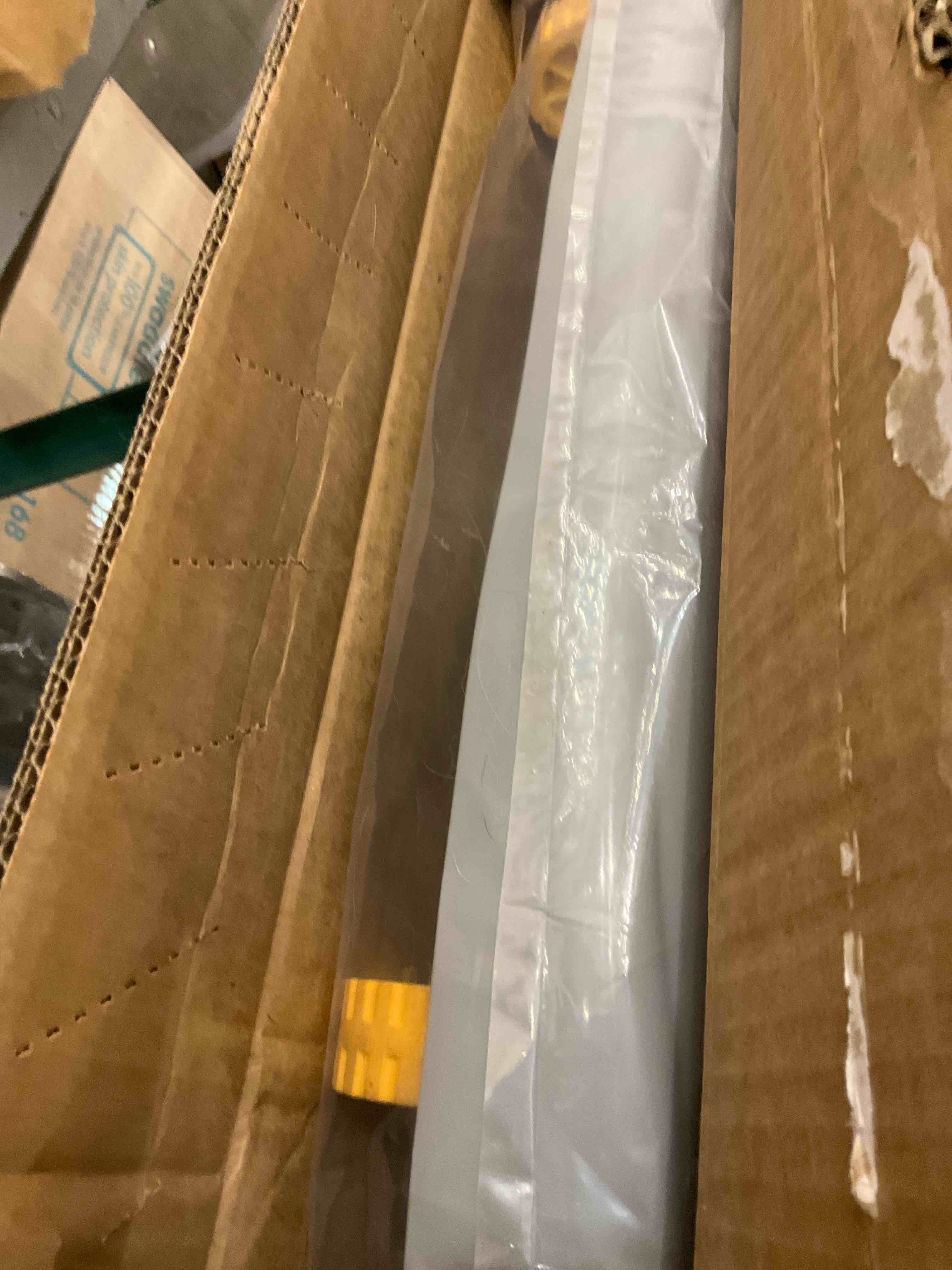 https://s3.amazonaws.com/lotting-images-prod/bidfta/GRA2047185_1739213005707.jpeg