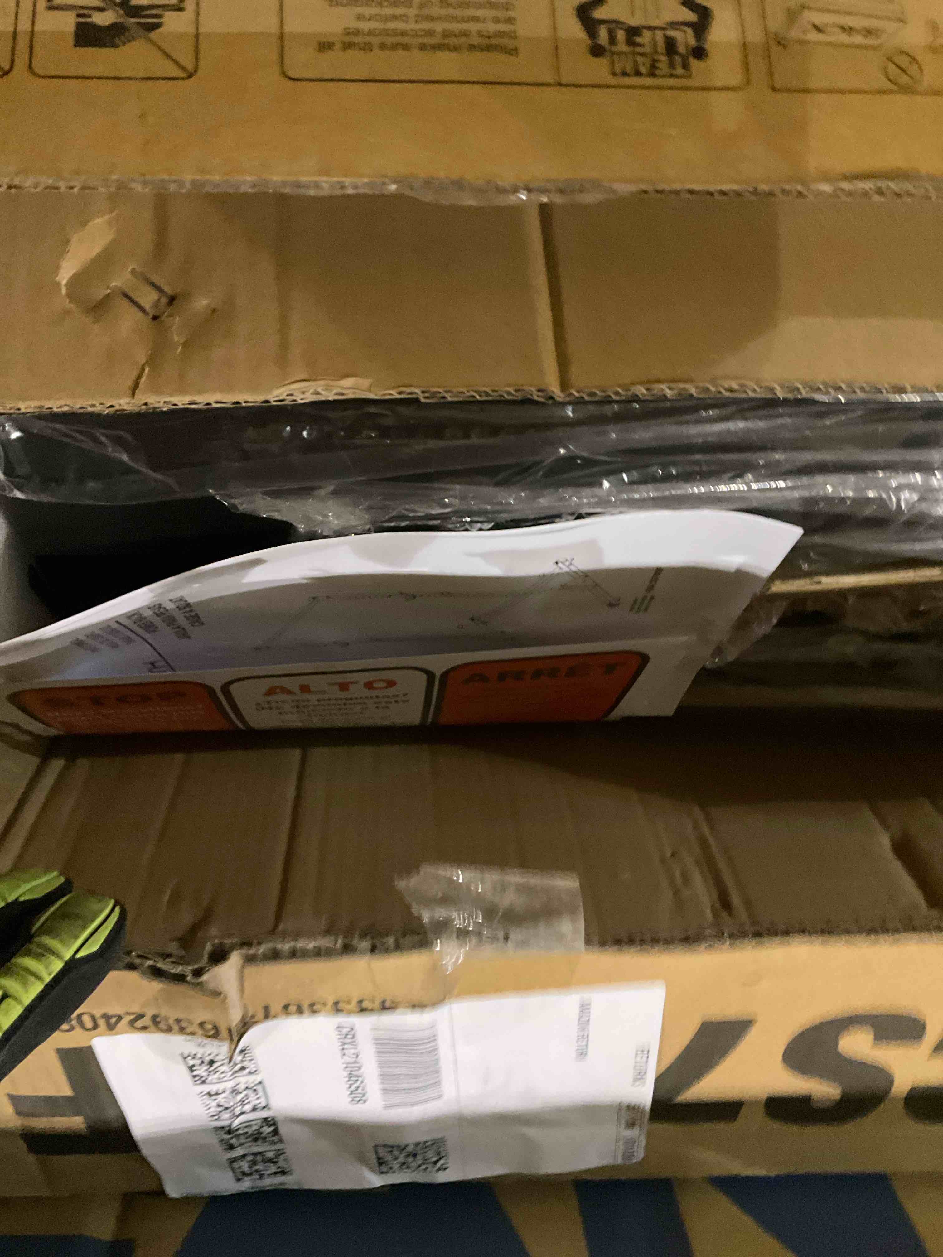 https://s3.amazonaws.com/lotting-images-prod/bidfta/GRA2047918_1740053374808.jpeg