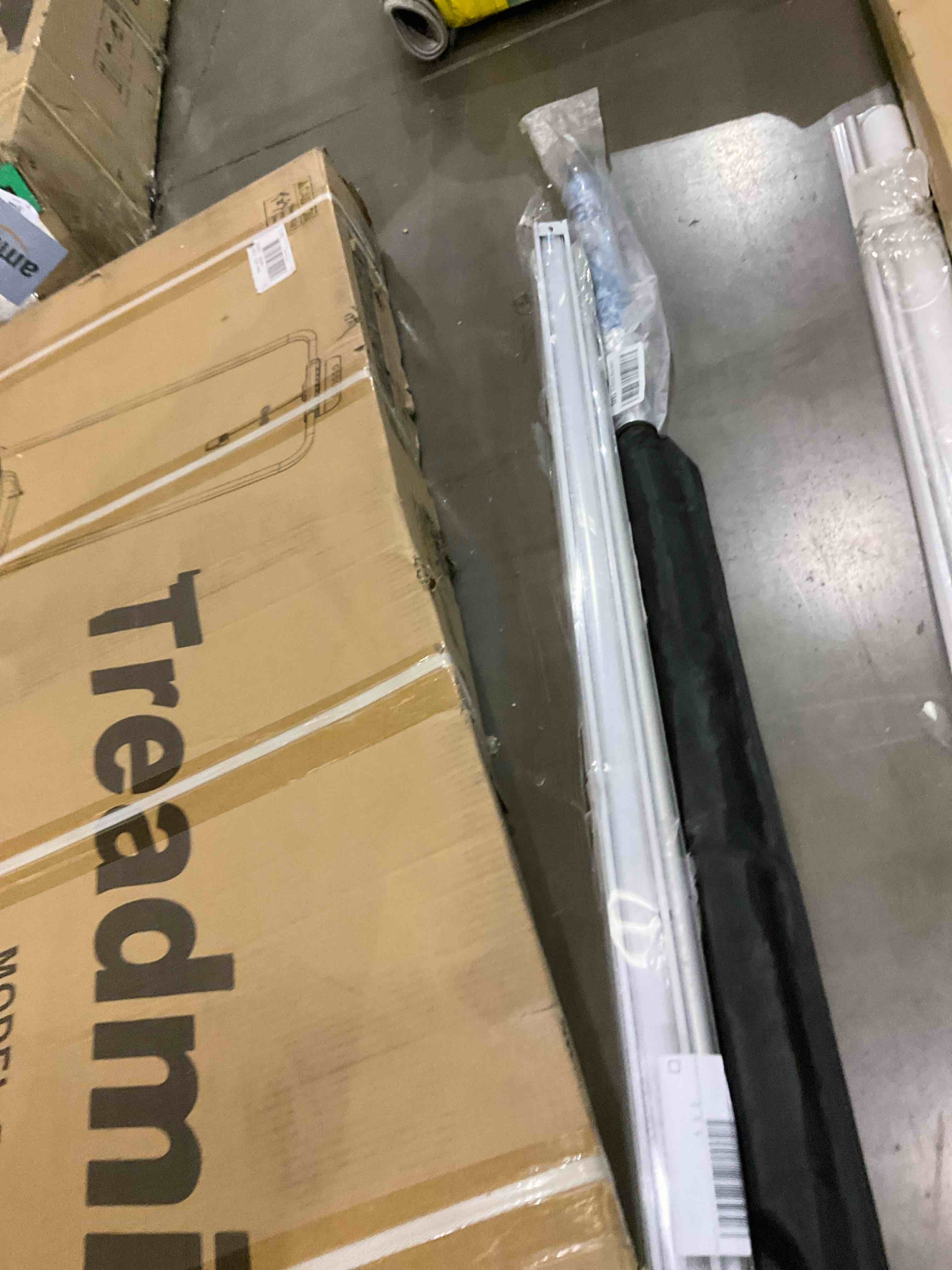 https://s3.amazonaws.com/lotting-images-prod/bidfta/GRA2047983_1740058211971.jpeg