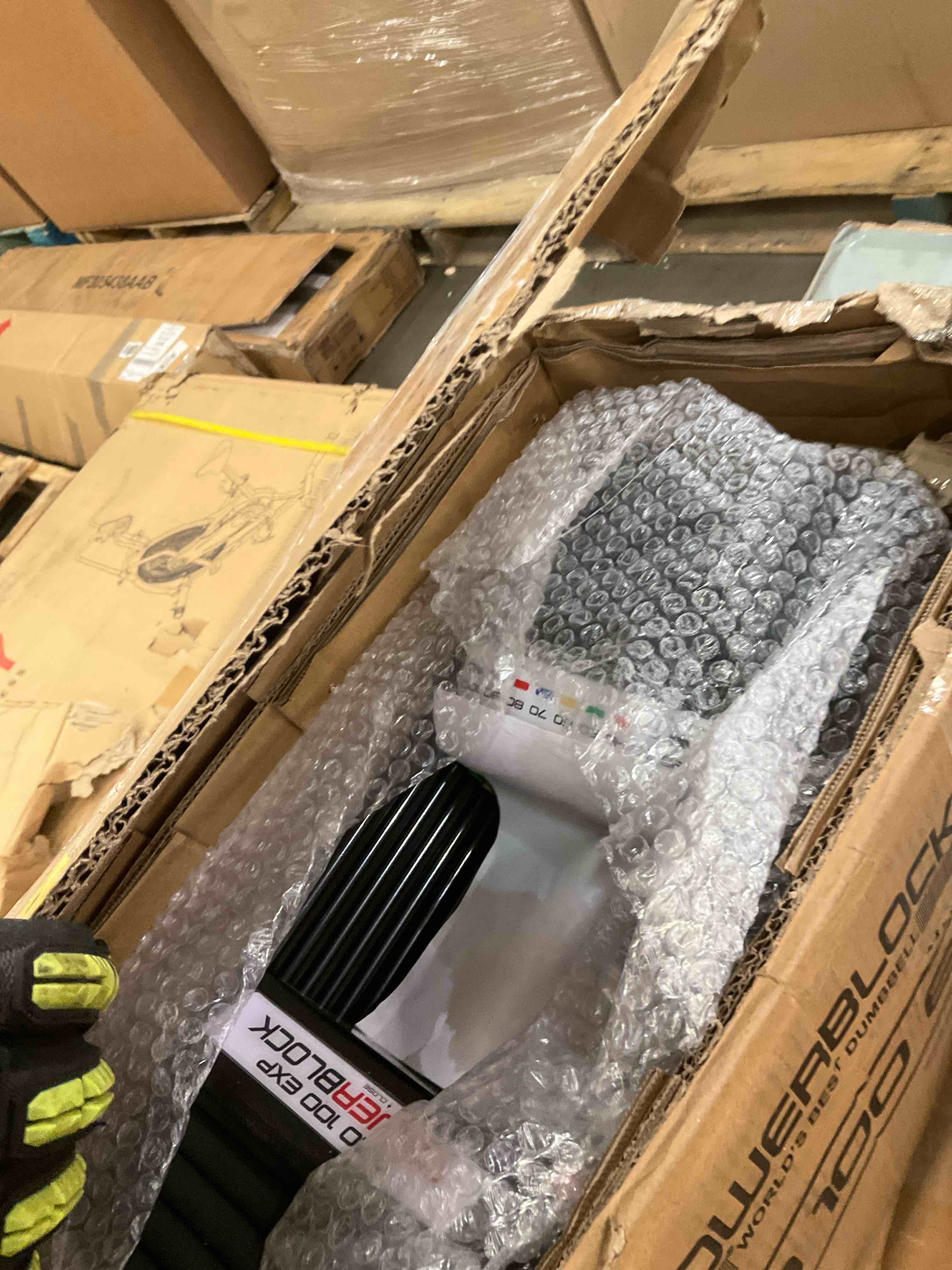 https://s3.amazonaws.com/lotting-images-prod/bidfta/GRA2048101_1740069395563.jpeg