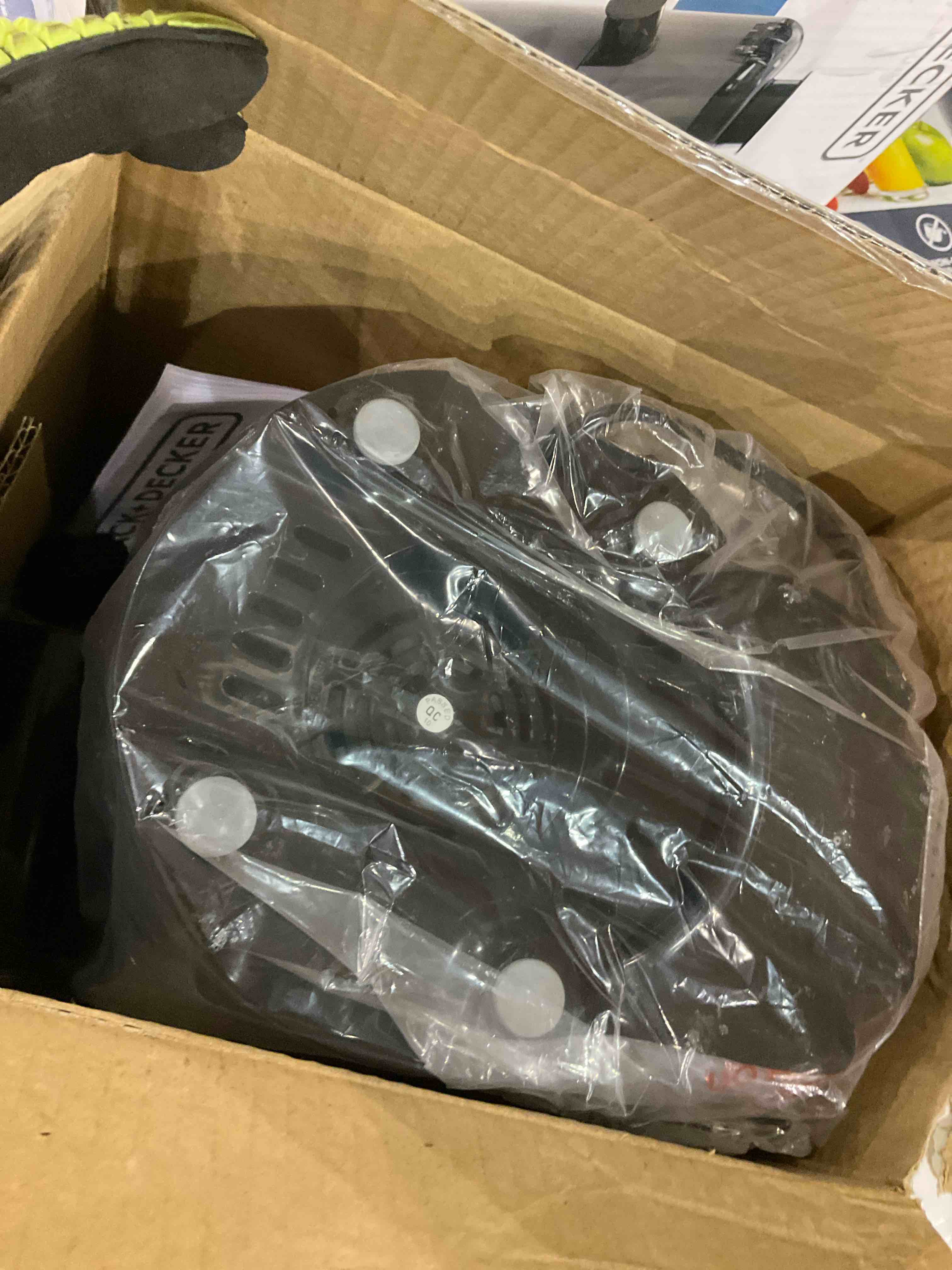 https://s3.amazonaws.com/lotting-images-prod/bidfta/GRA2049347_1740487313377.jpeg