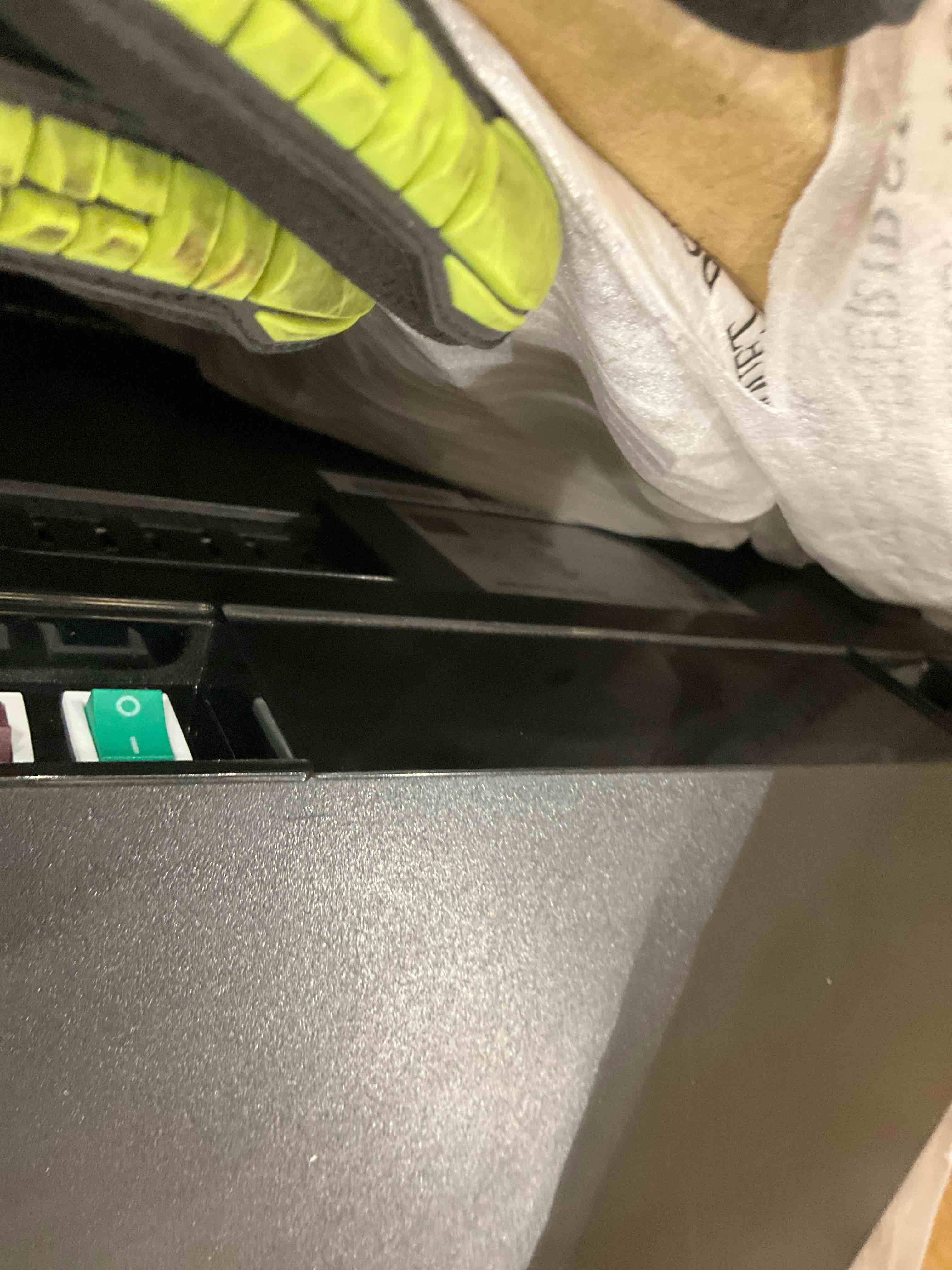 https://s3.amazonaws.com/lotting-images-prod/bidfta/GRA2050423_1738679637289.jpeg