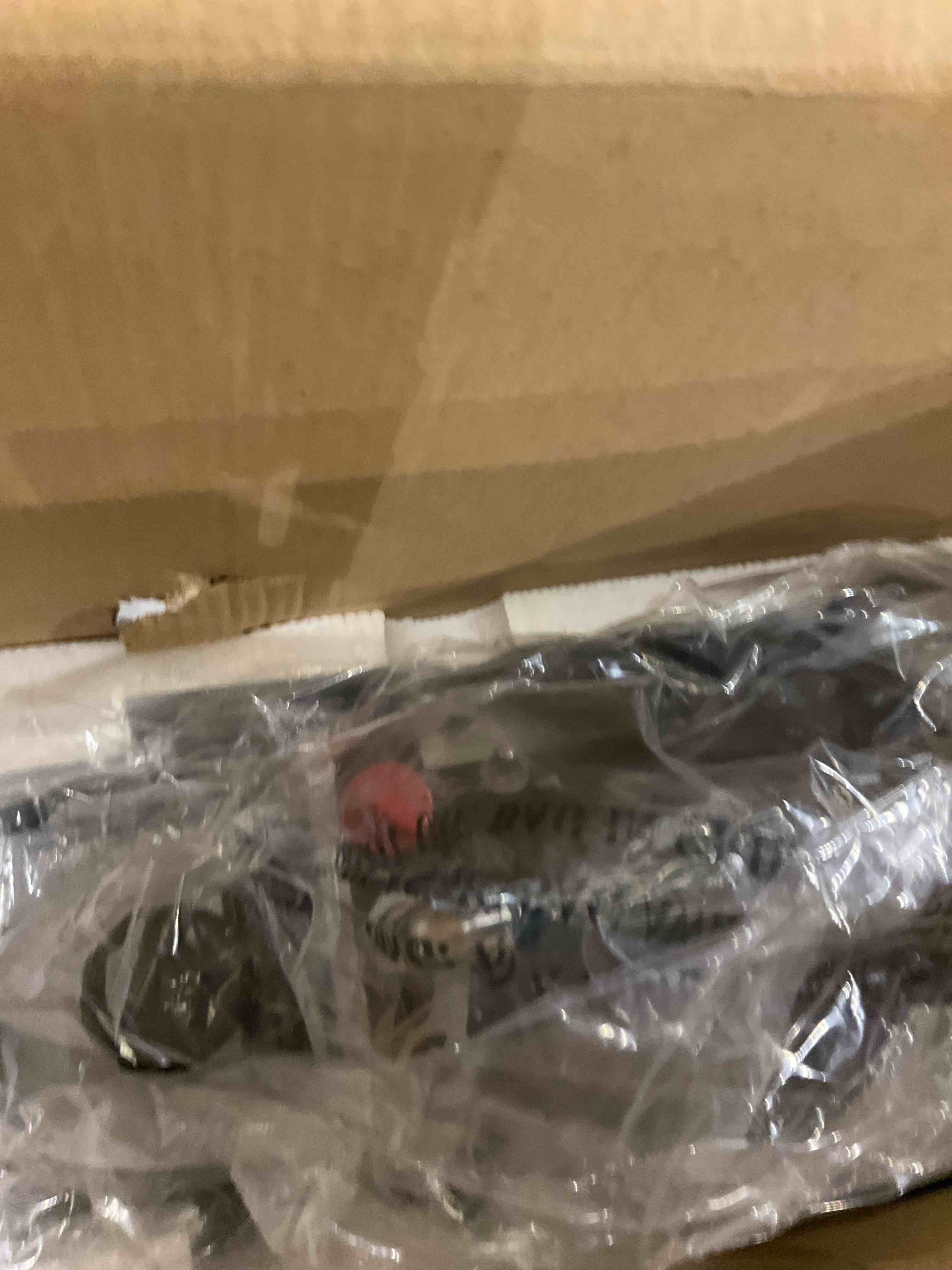 https://s3.amazonaws.com/lotting-images-prod/bidfta/GRA2051313_1738872607131.jpeg