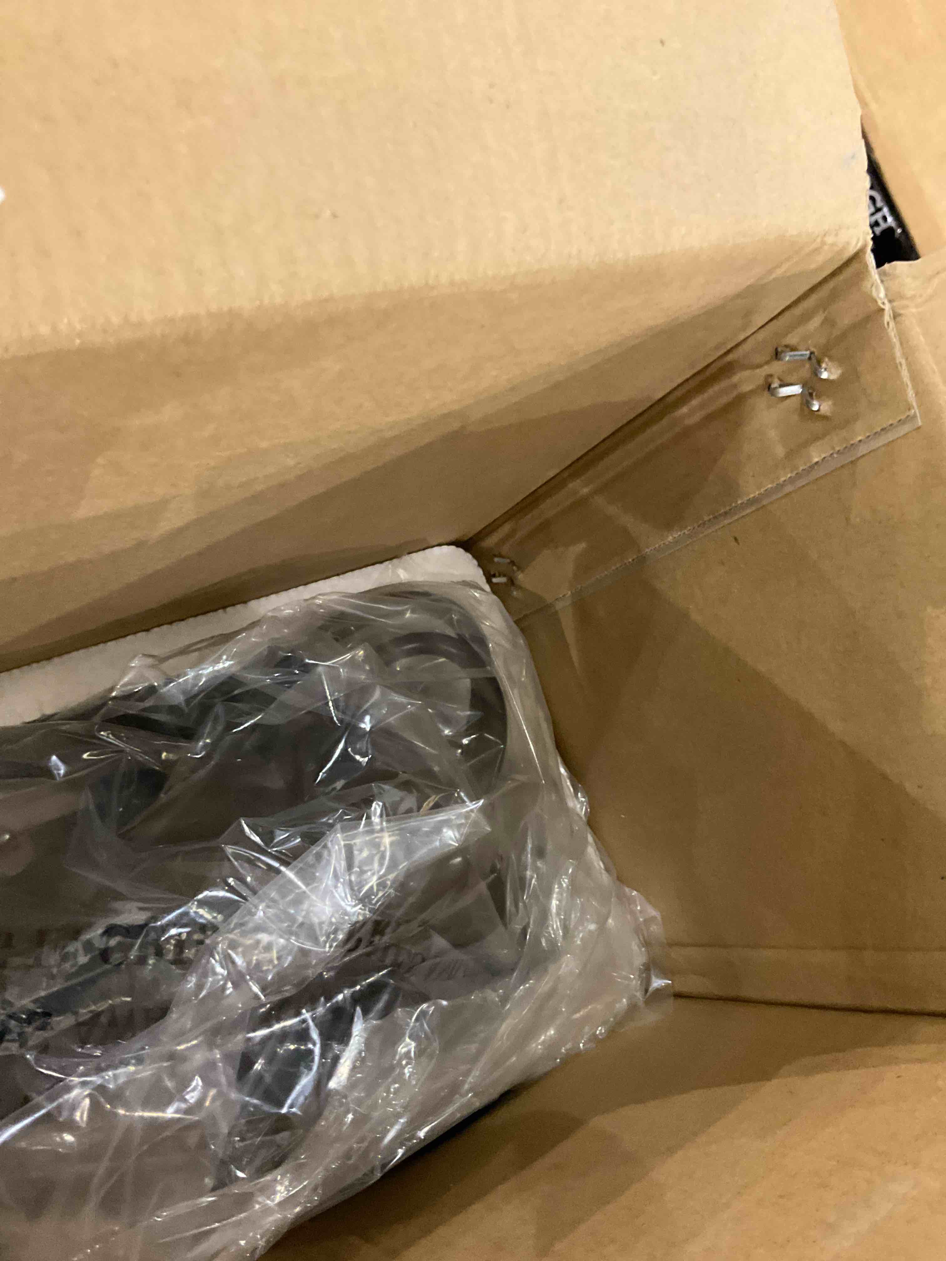 https://s3.amazonaws.com/lotting-images-prod/bidfta/GRA2051313_1738872608112.jpeg
