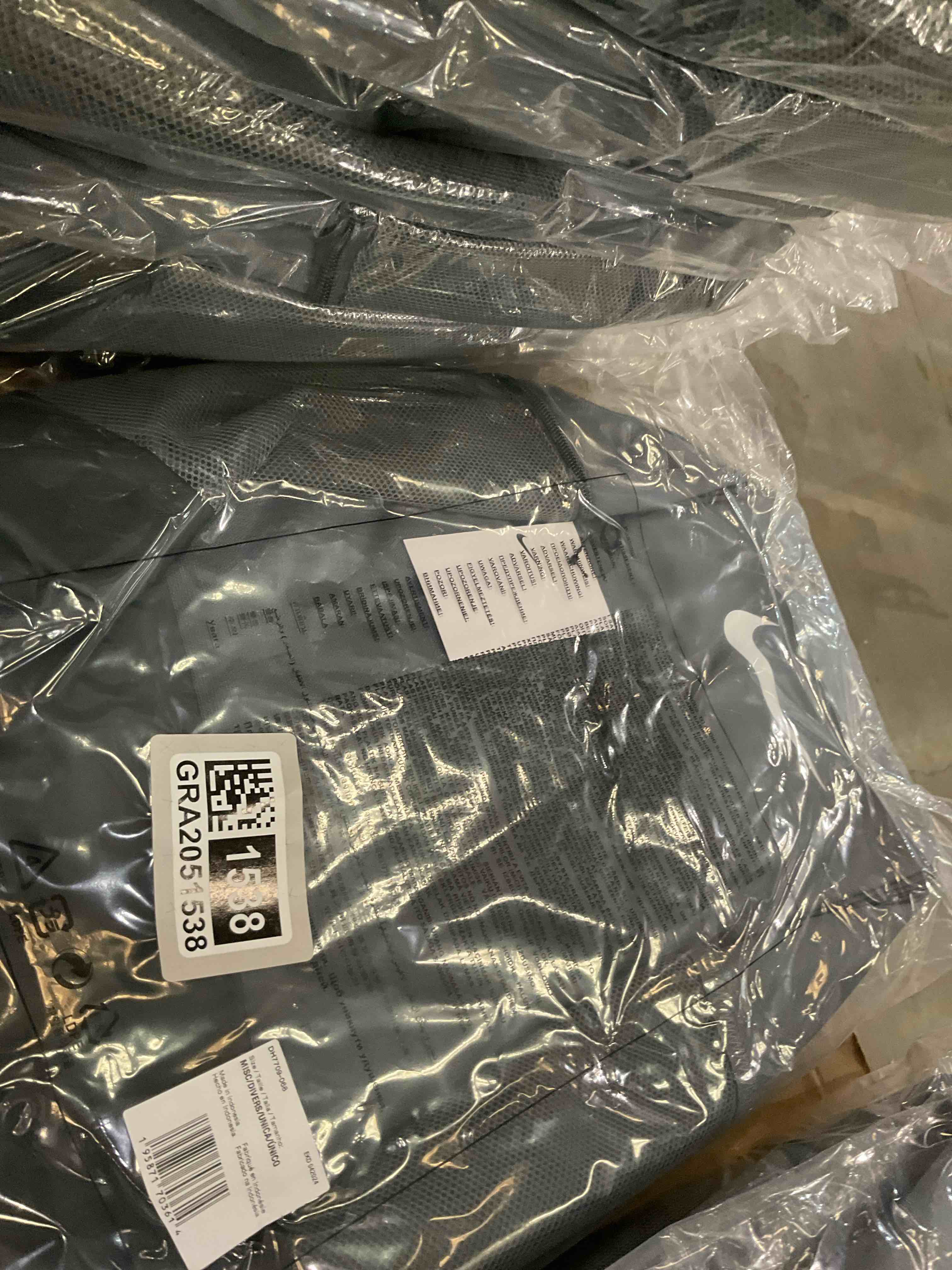 https://s3.amazonaws.com/lotting-images-prod/bidfta/GRA2051614_1738946857910.jpeg