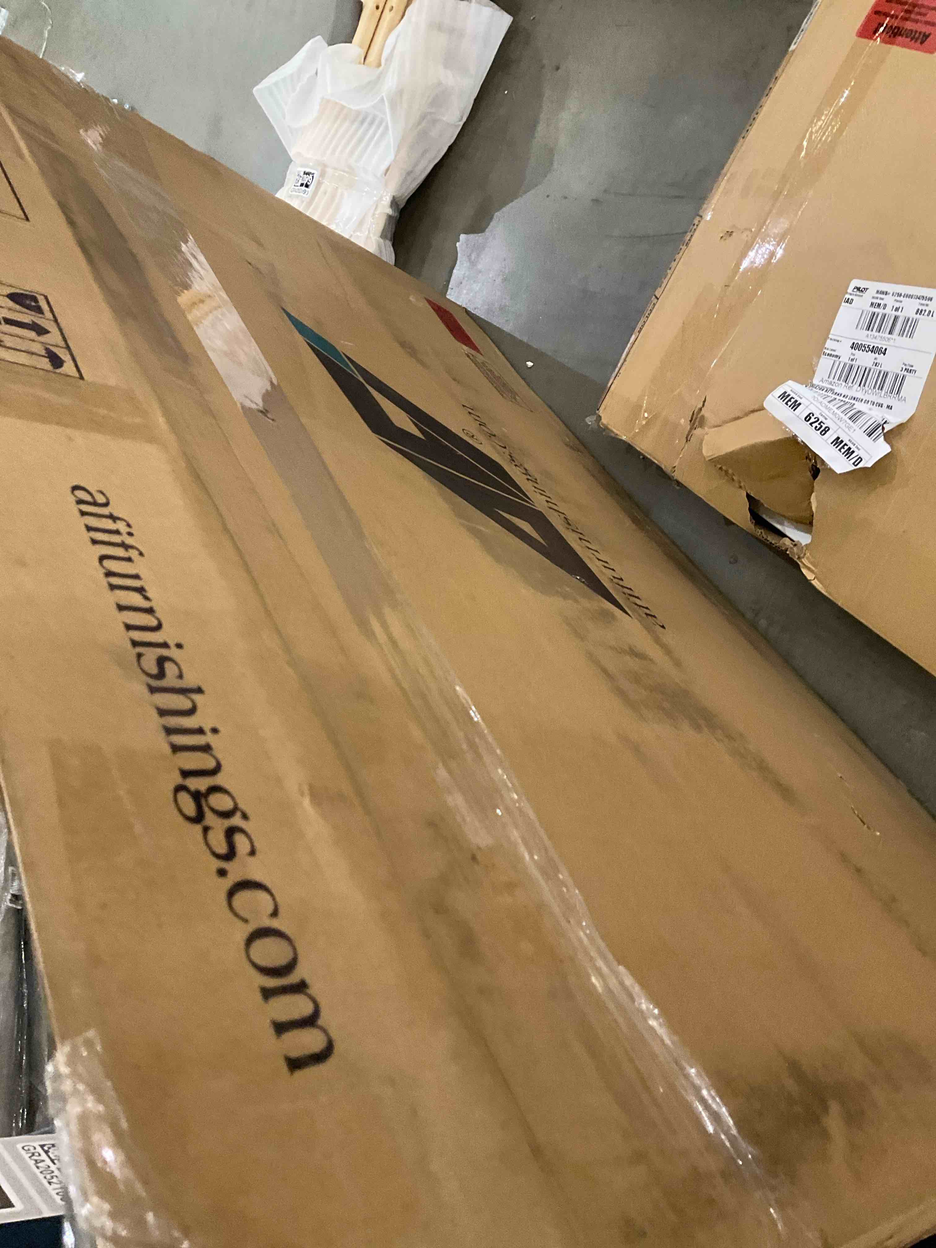 https://s3.amazonaws.com/lotting-images-prod/bidfta/GRA2052100_1739203345873.jpeg
