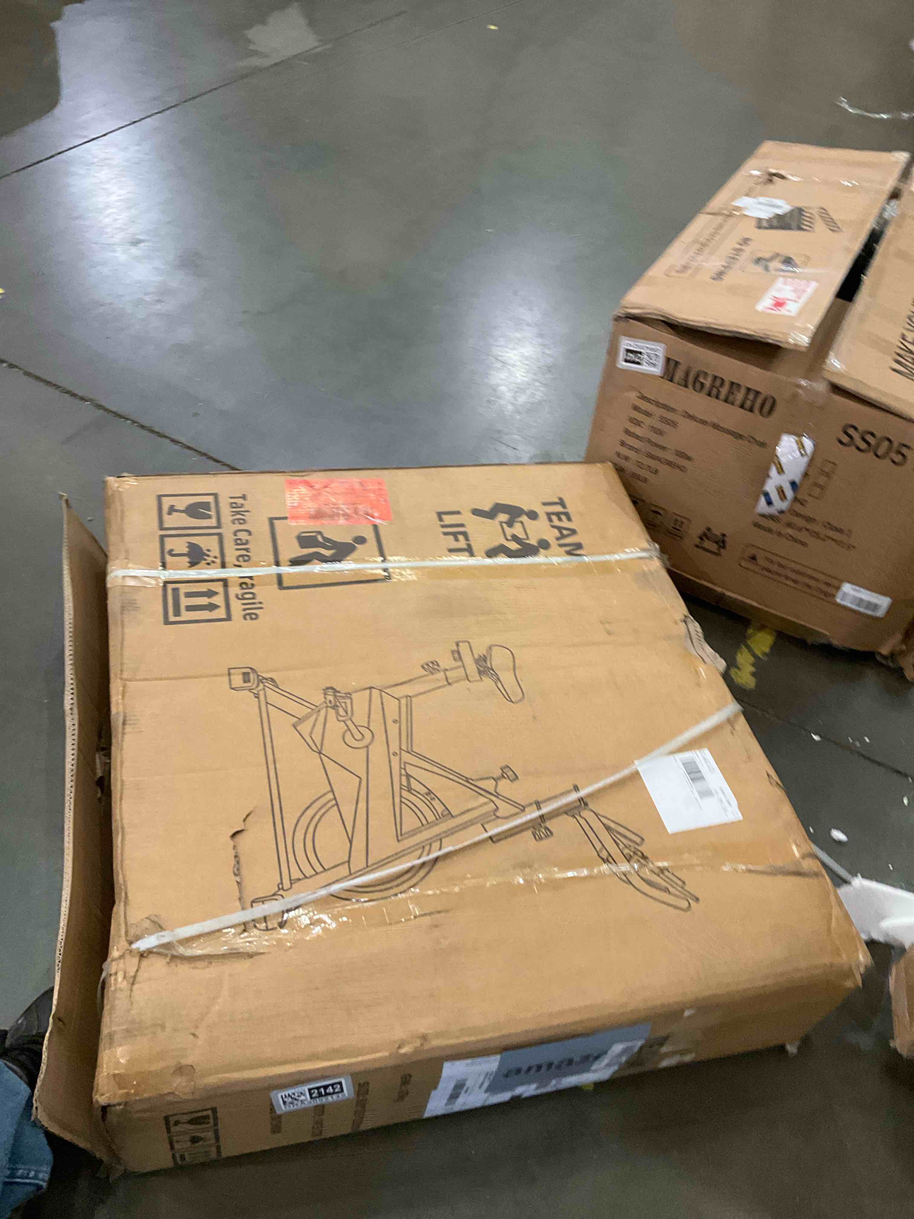 https://s3.amazonaws.com/lotting-images-prod/bidfta/GRA2052142_1739209291221.jpeg