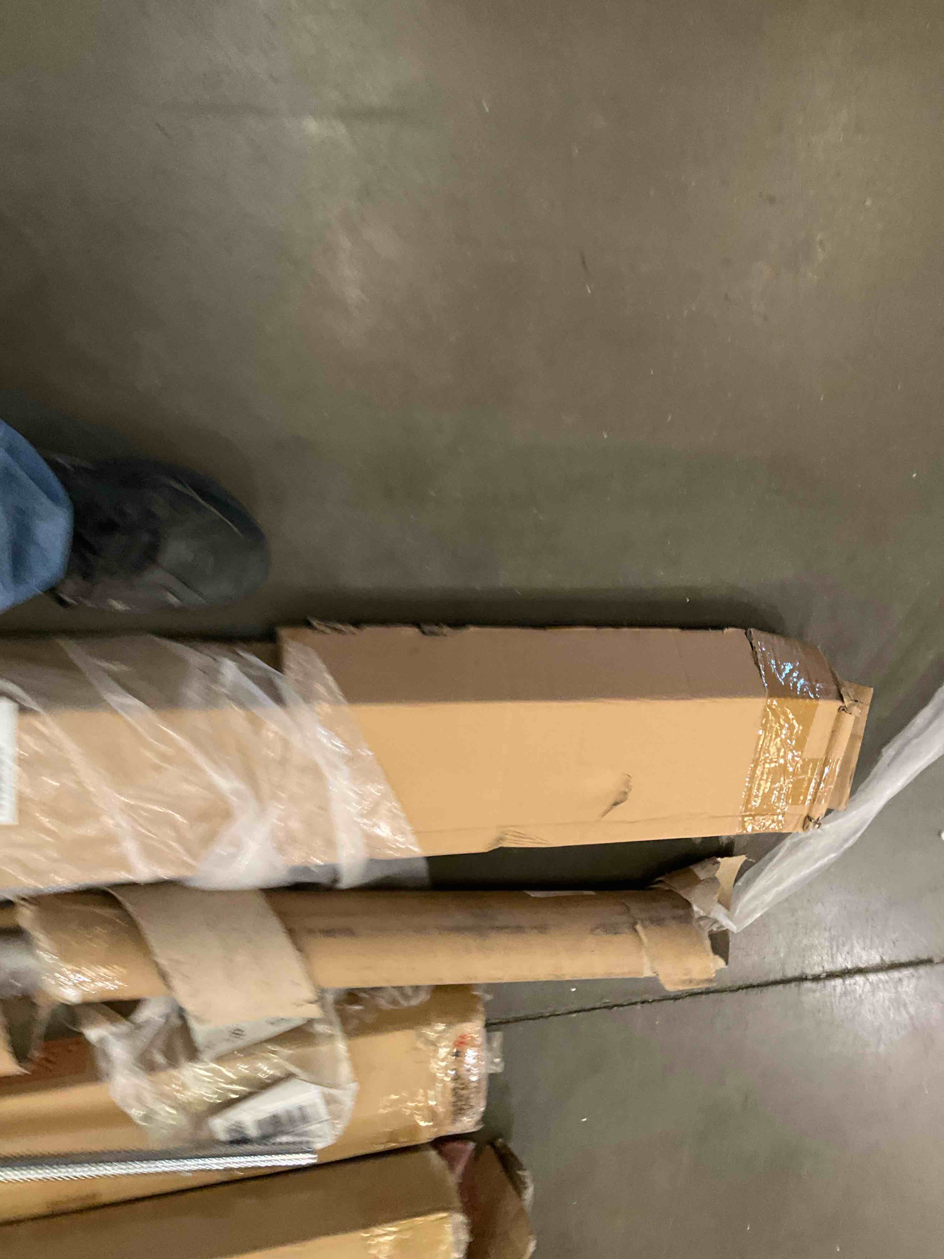 https://s3.amazonaws.com/lotting-images-prod/bidfta/GRA2052151_1739209761111.jpeg