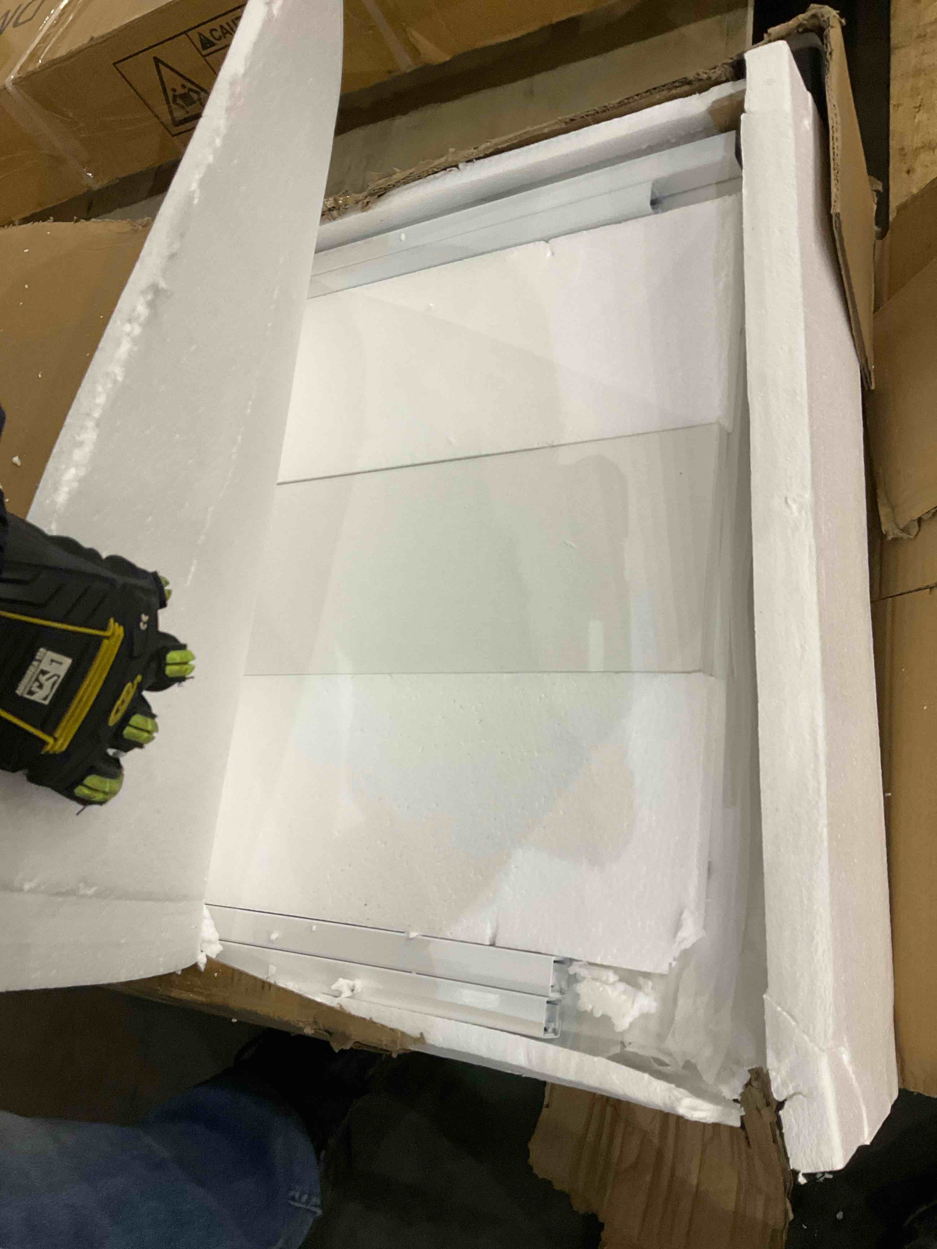 https://s3.amazonaws.com/lotting-images-prod/bidfta/GRA2052428_1739371753546.jpeg