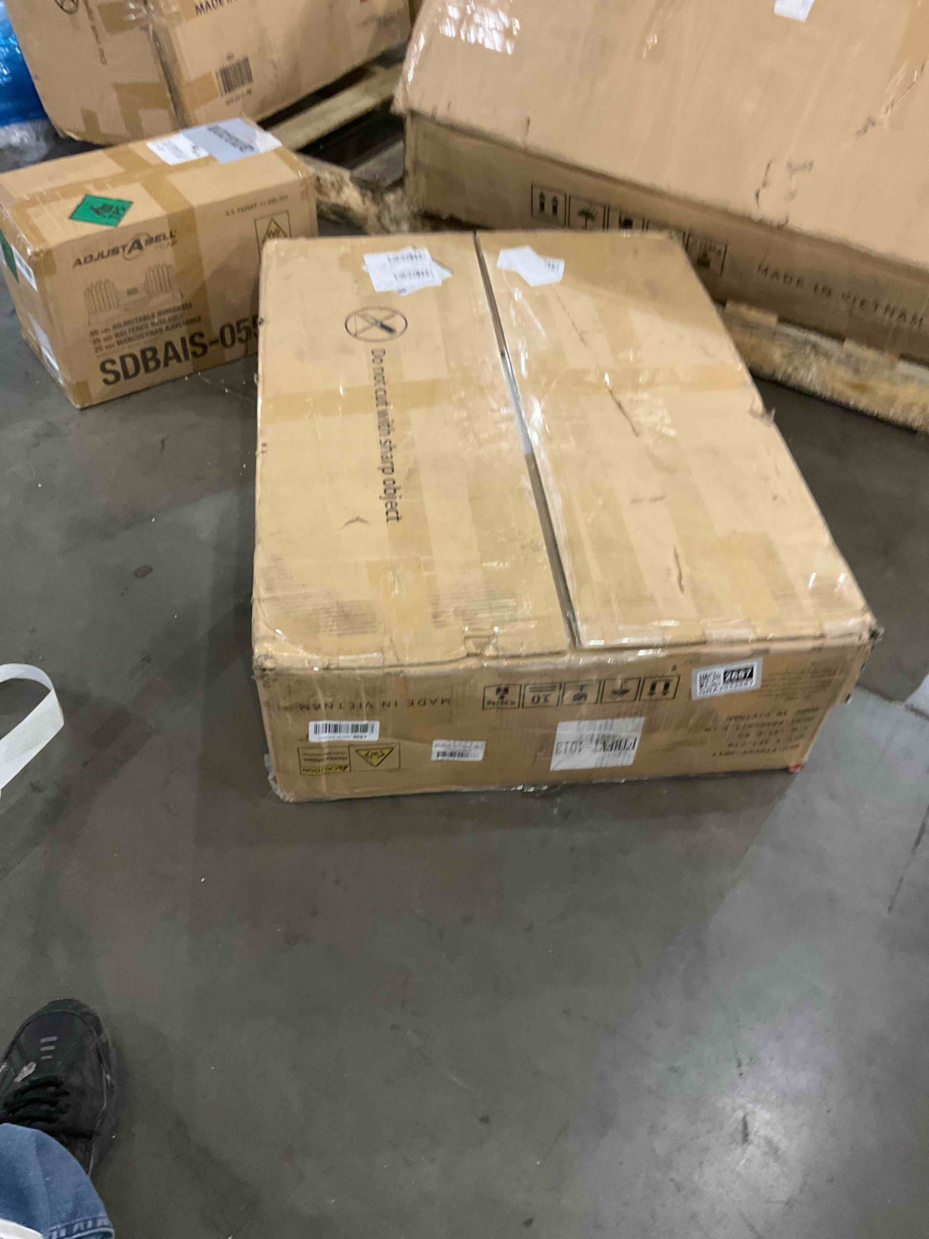 https://s3.amazonaws.com/lotting-images-prod/bidfta/GRA2052687_1739460091098.jpeg