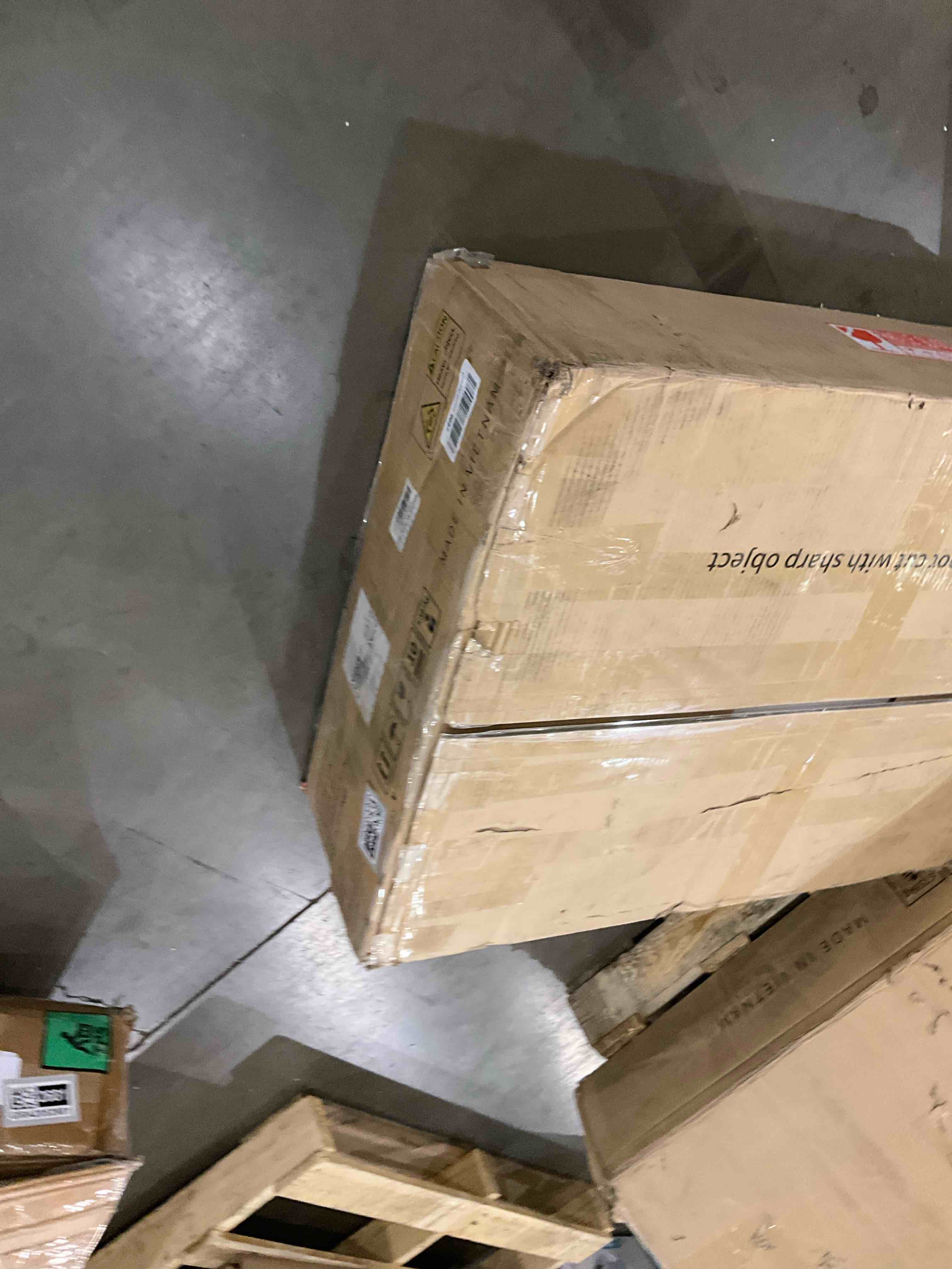 https://s3.amazonaws.com/lotting-images-prod/bidfta/GRA2052687_1739460092828.jpeg