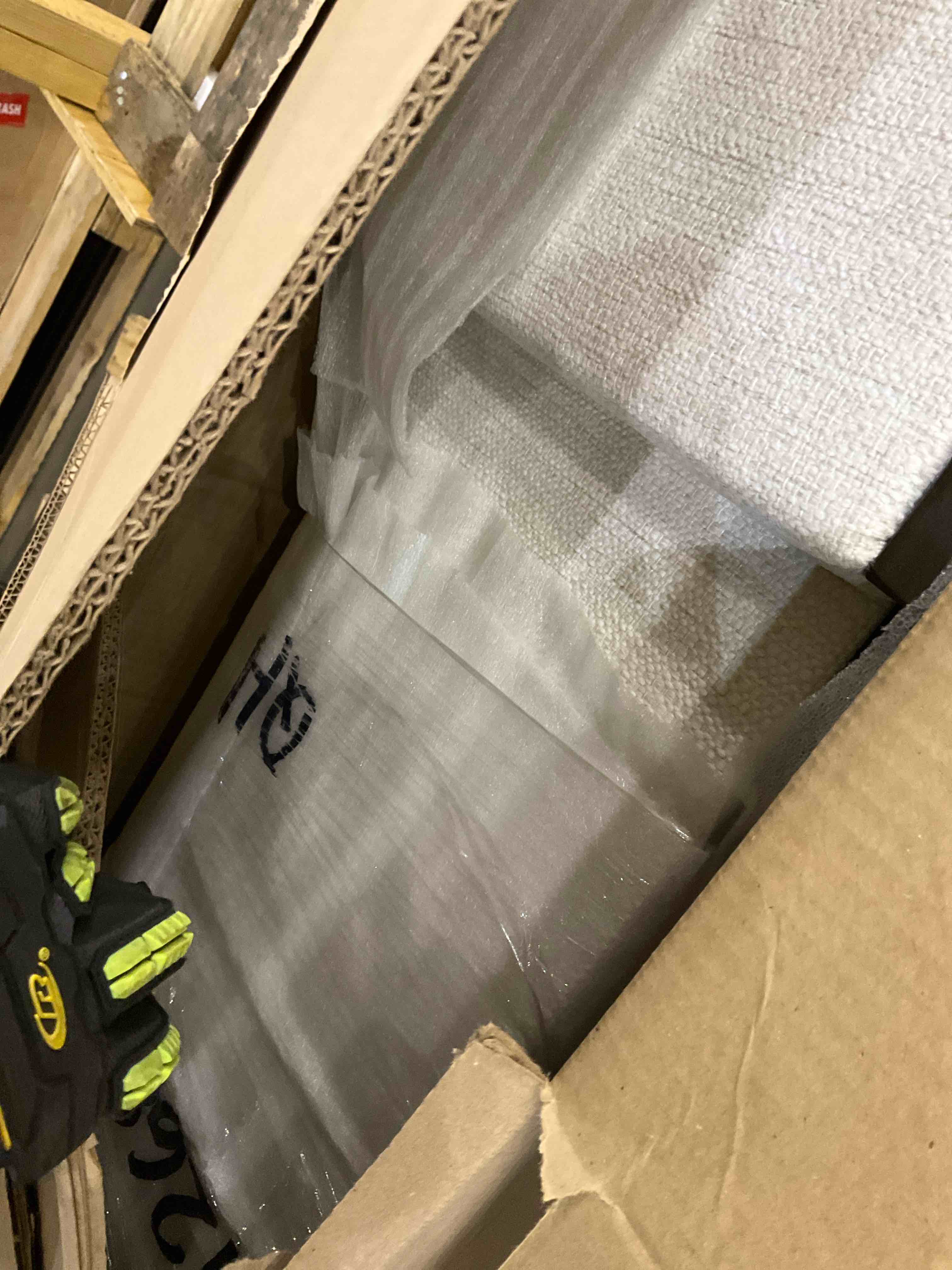 https://s3.amazonaws.com/lotting-images-prod/bidfta/GRA2052833_1739539463034.jpeg