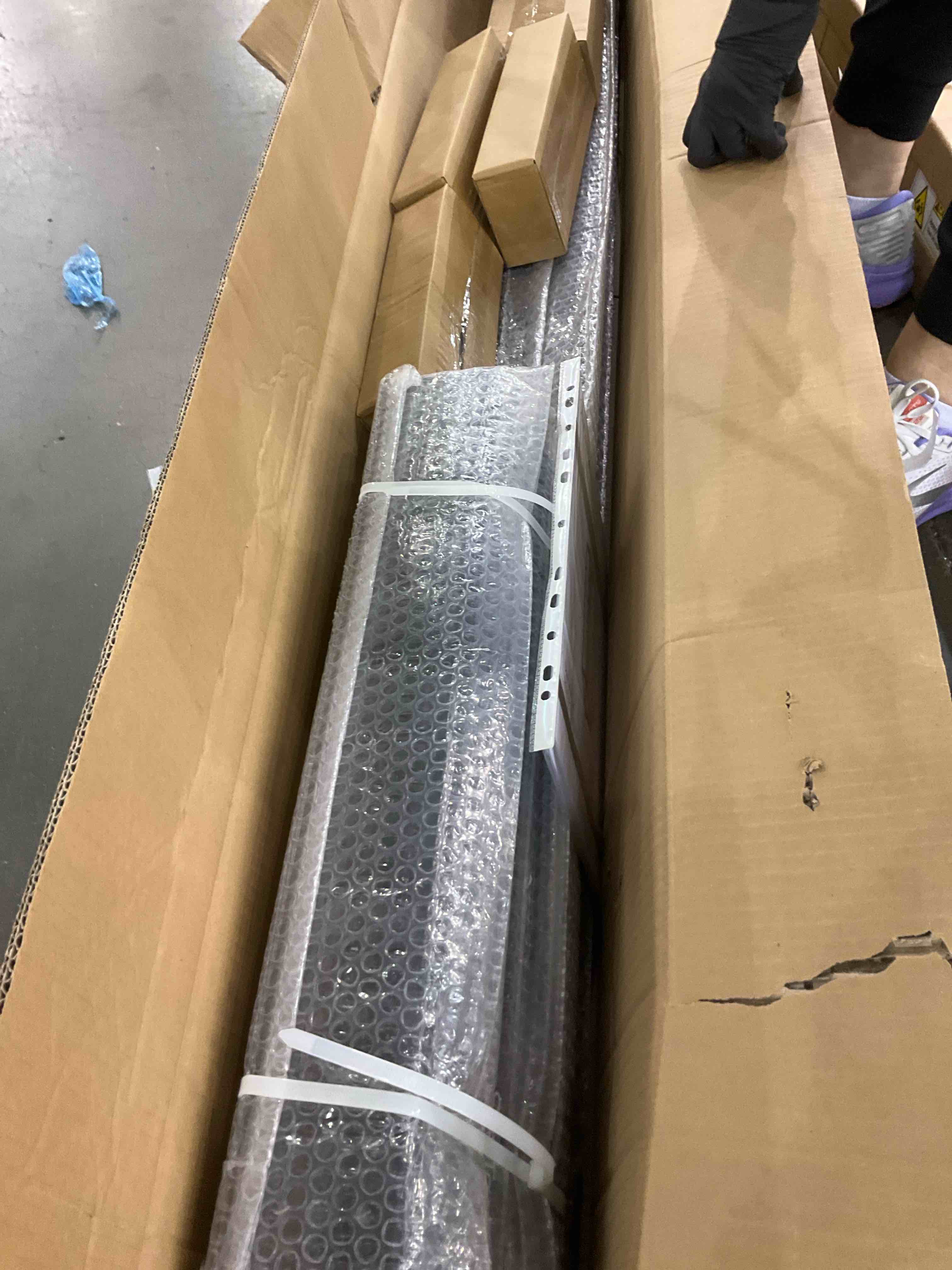 https://s3.amazonaws.com/lotting-images-prod/bidfta/GRA2055598_1739621443599.jpeg